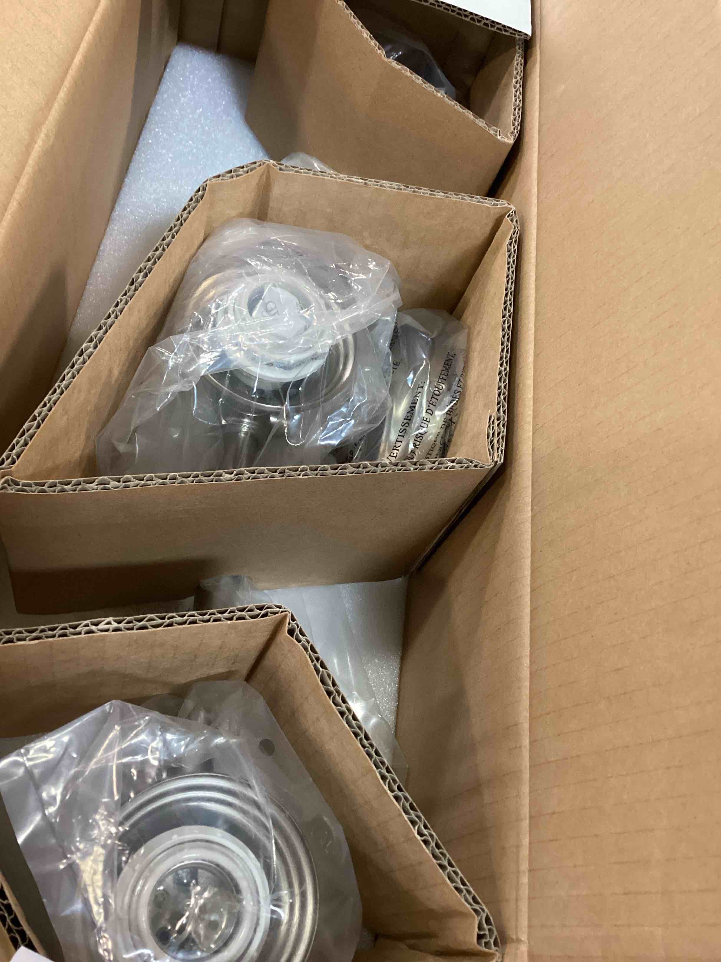 https://s3.amazonaws.com/lotting-images-prod/bidfta/RED6507507_1716319388736.jpeg