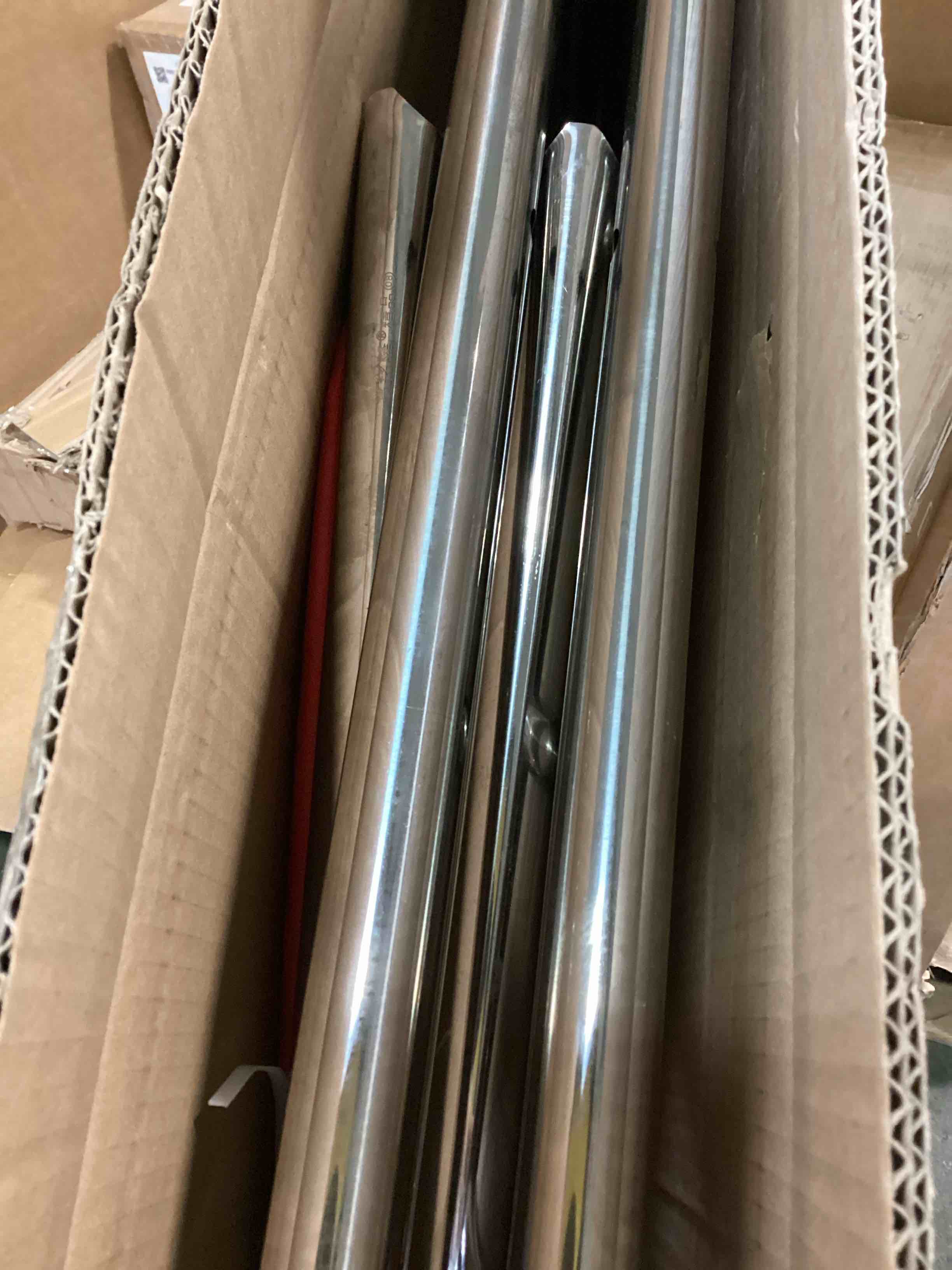 https://s3.amazonaws.com/lotting-images-prod/bidfta/RED6507726_1716400715690.jpeg