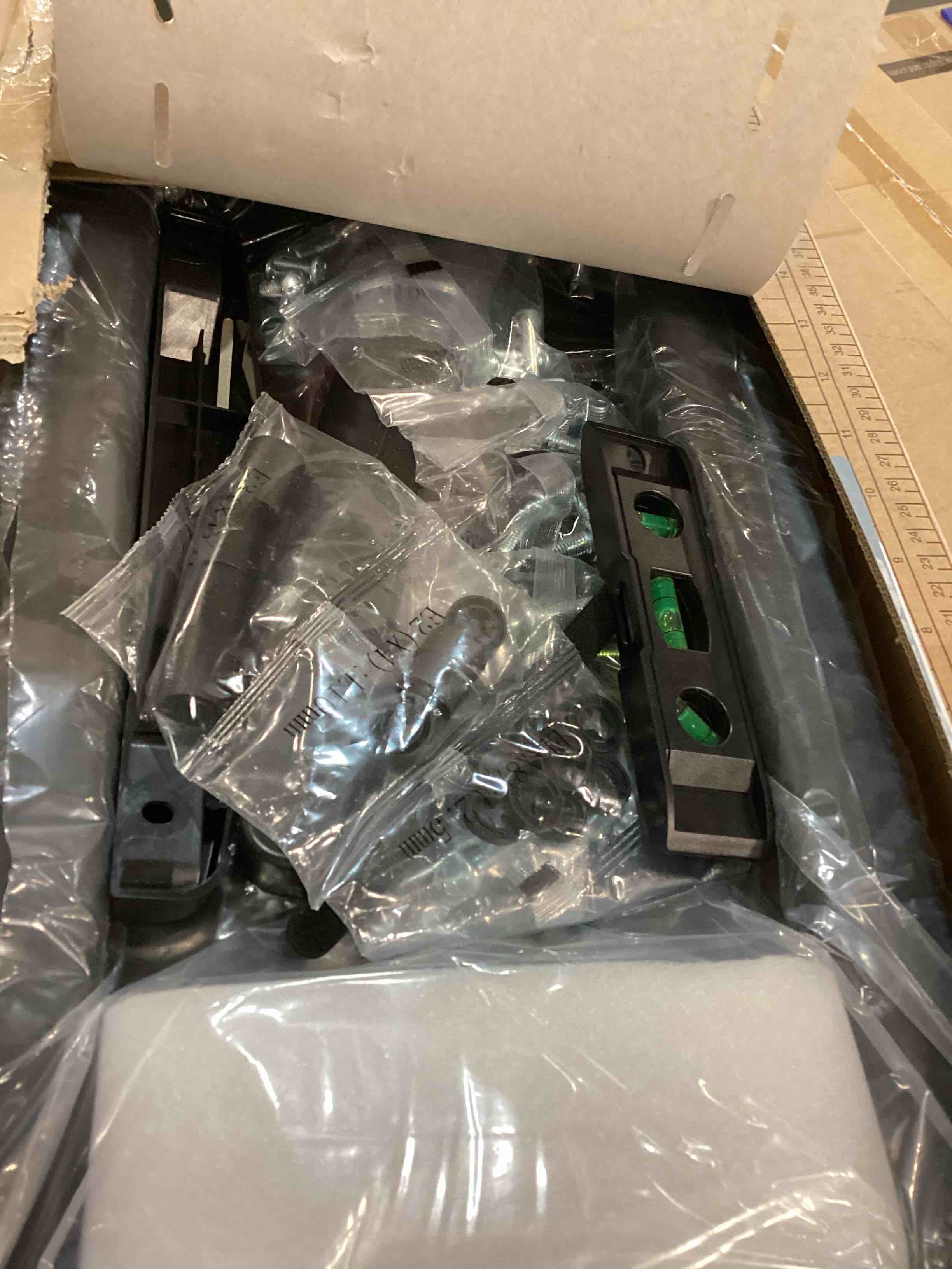 https://s3.amazonaws.com/lotting-images-prod/bidfta/RED6507744_1716403031957.jpeg