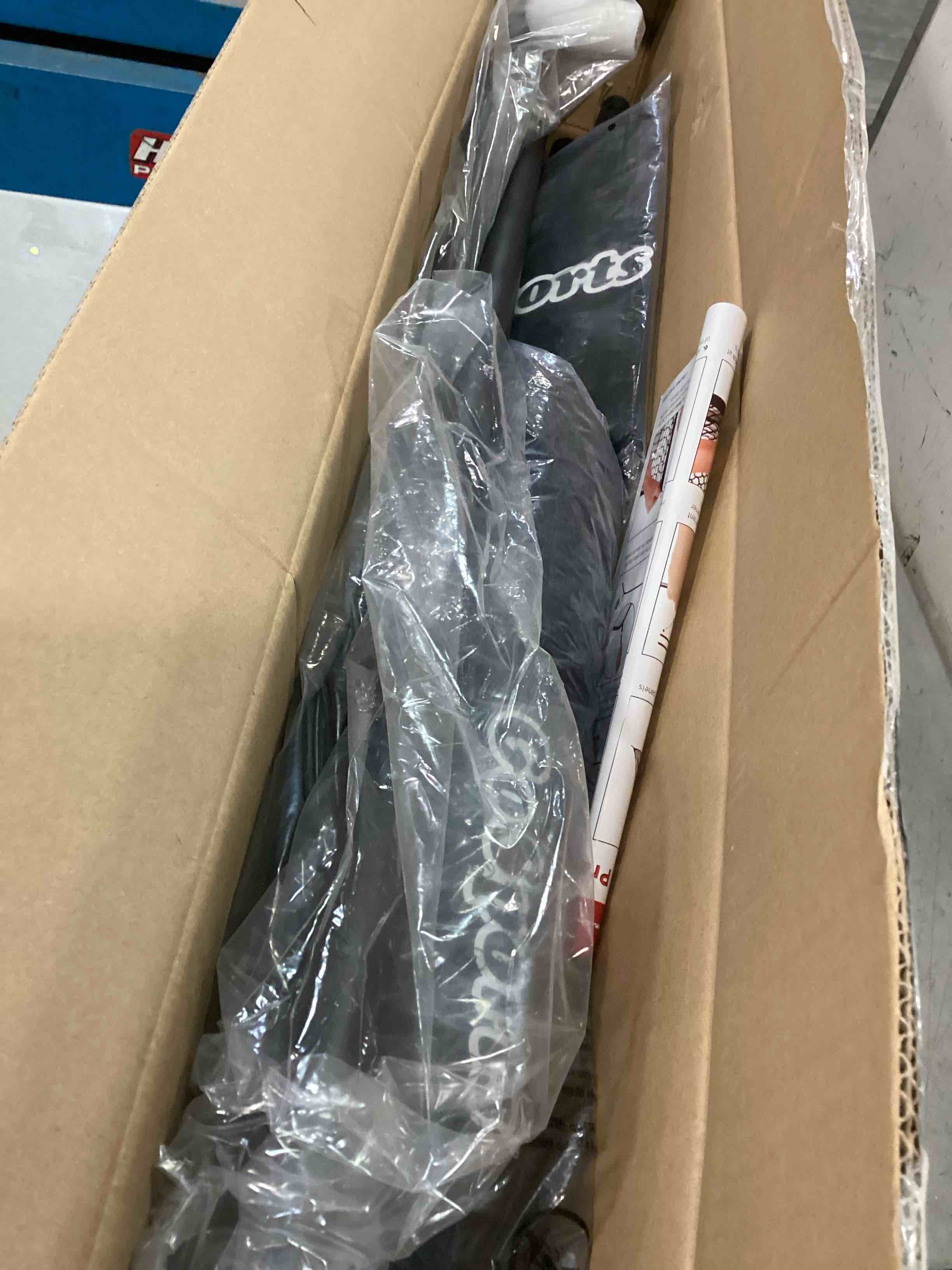 https://s3.amazonaws.com/lotting-images-prod/bidfta/RED6507865_1716471518303.jpeg