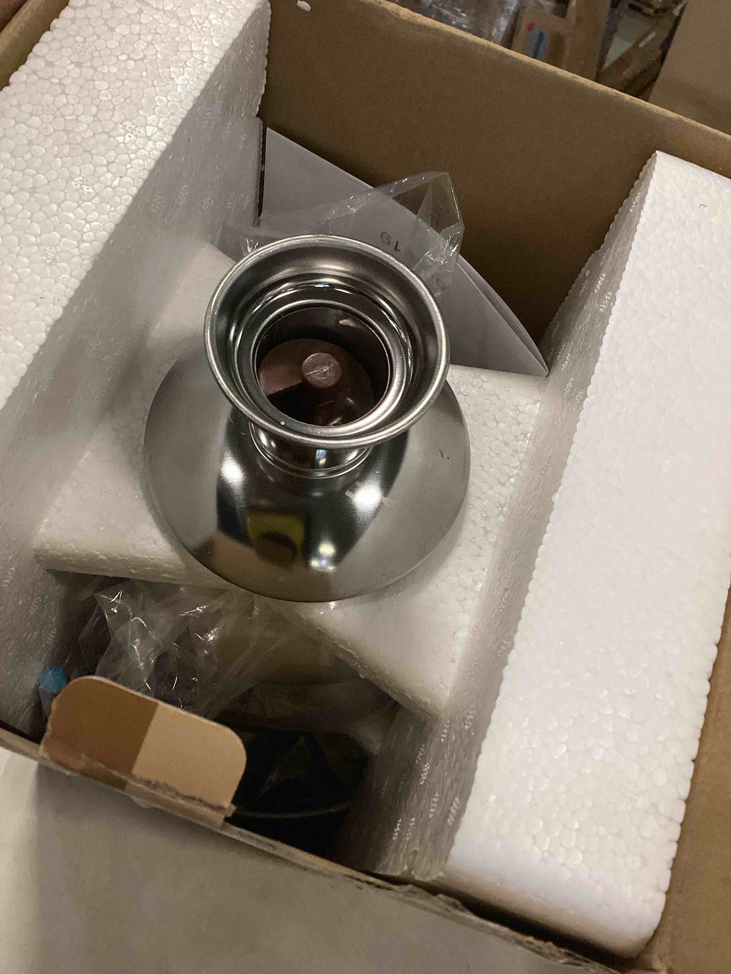 https://s3.amazonaws.com/lotting-images-prod/bidfta/RED6508301_1716898506735.jpeg