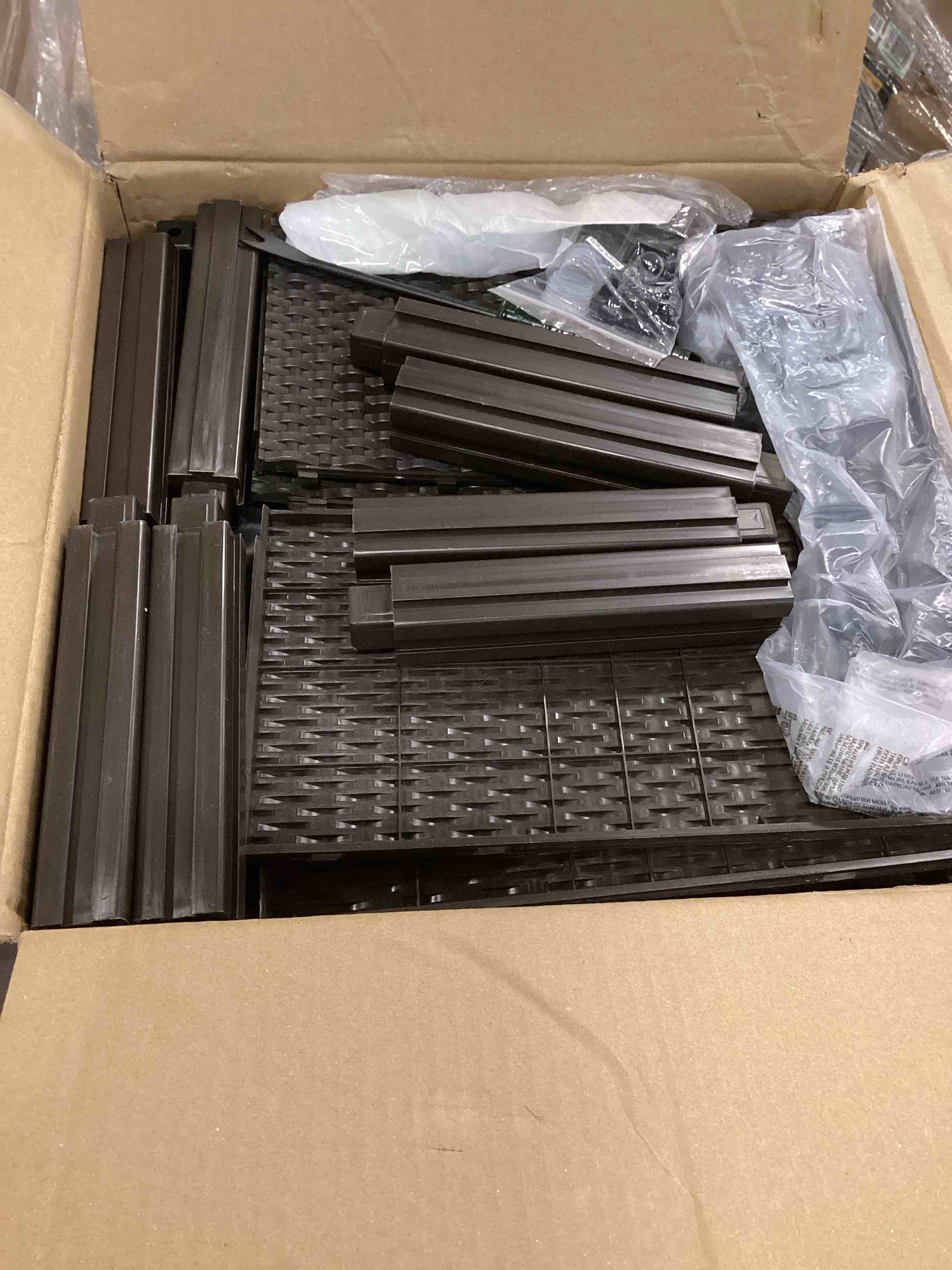 https://s3.amazonaws.com/lotting-images-prod/bidfta/RED6508748_1717010364894.jpeg