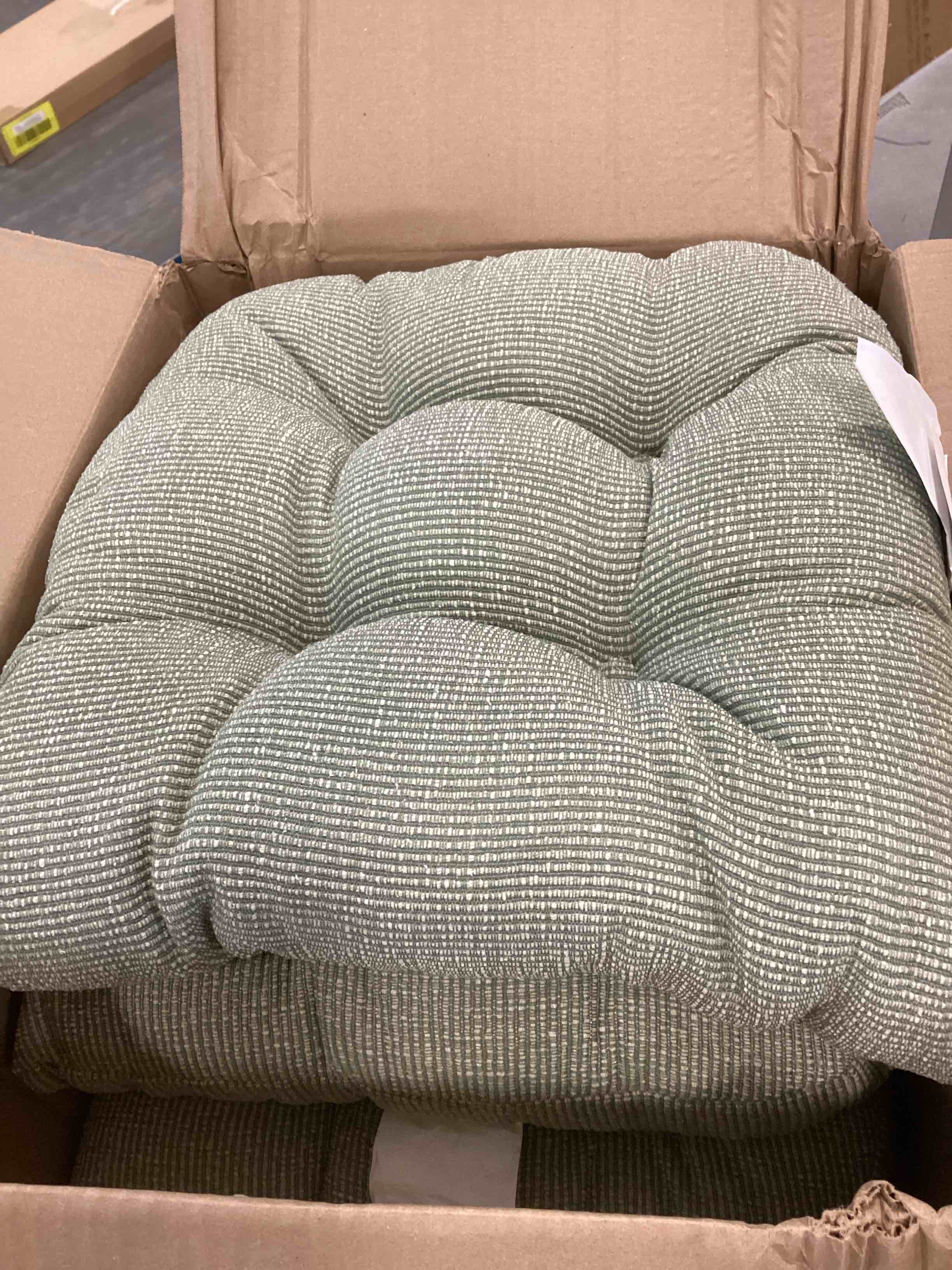 https://s3.amazonaws.com/lotting-images-prod/bidfta/RED6508821_1717071135131.jpeg