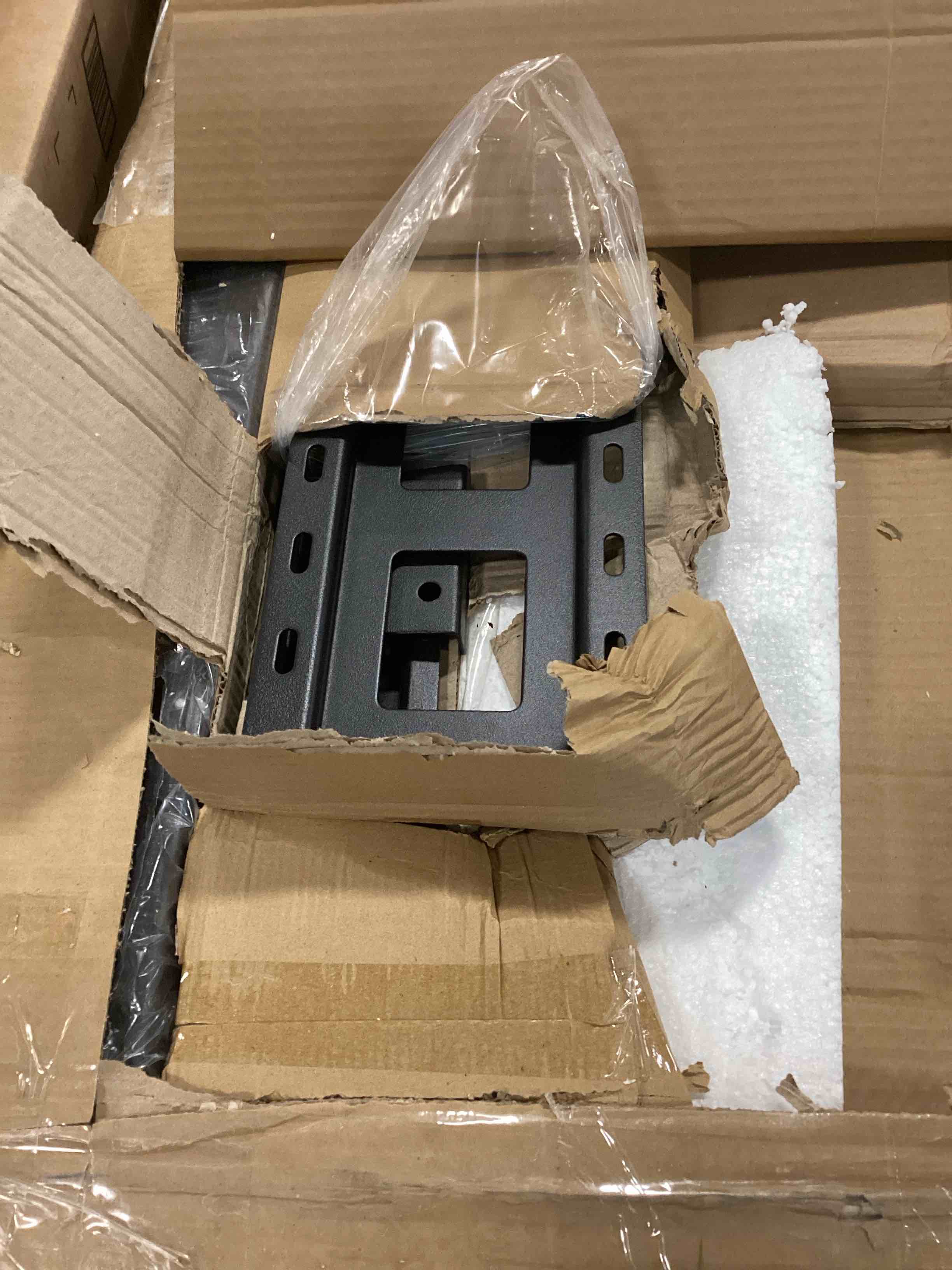 https://s3.amazonaws.com/lotting-images-prod/bidfta/RED6508898_1717081793219.jpeg