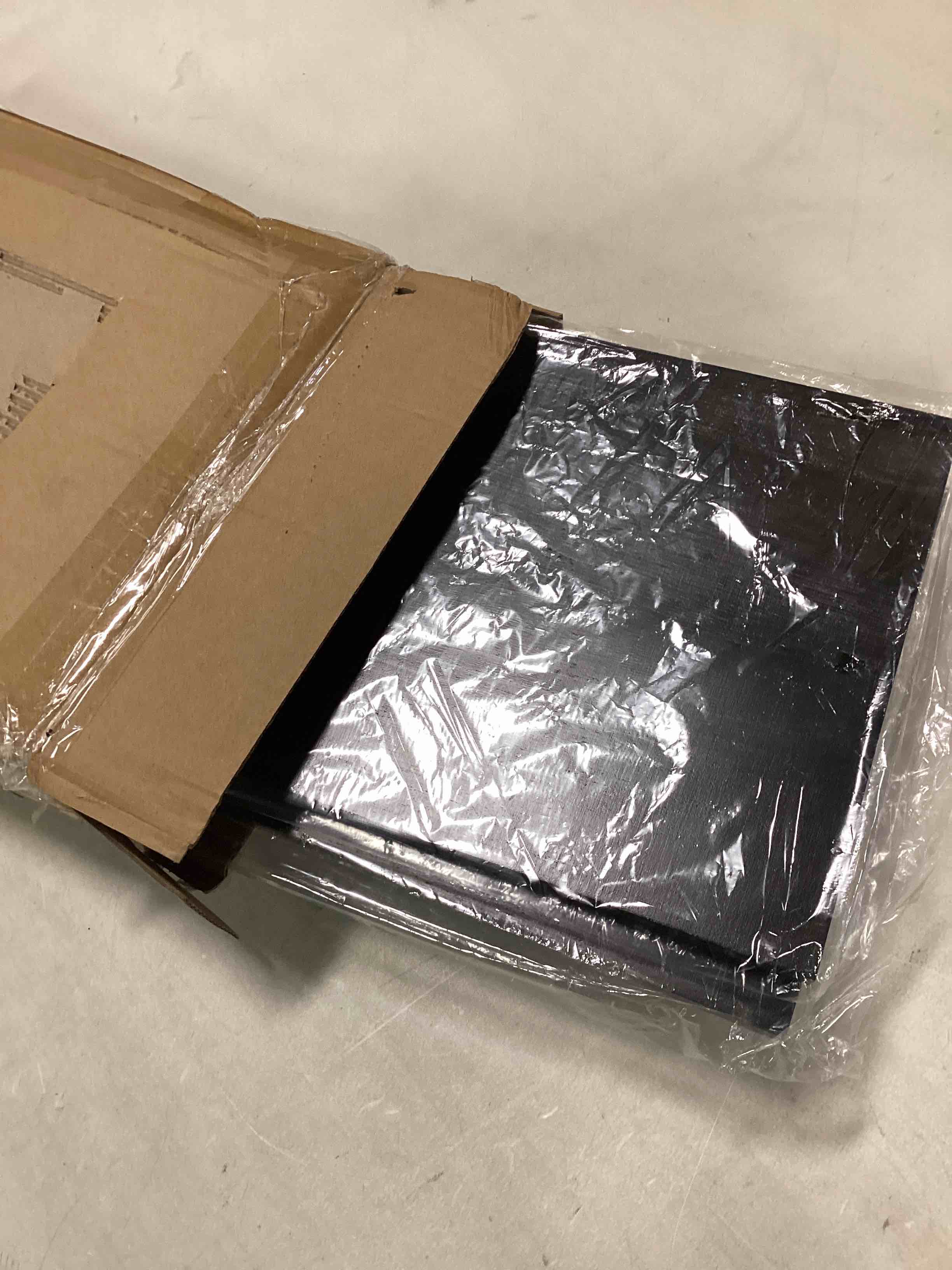 https://s3.amazonaws.com/lotting-images-prod/bidfta/RED6511801_1717075673918.jpeg