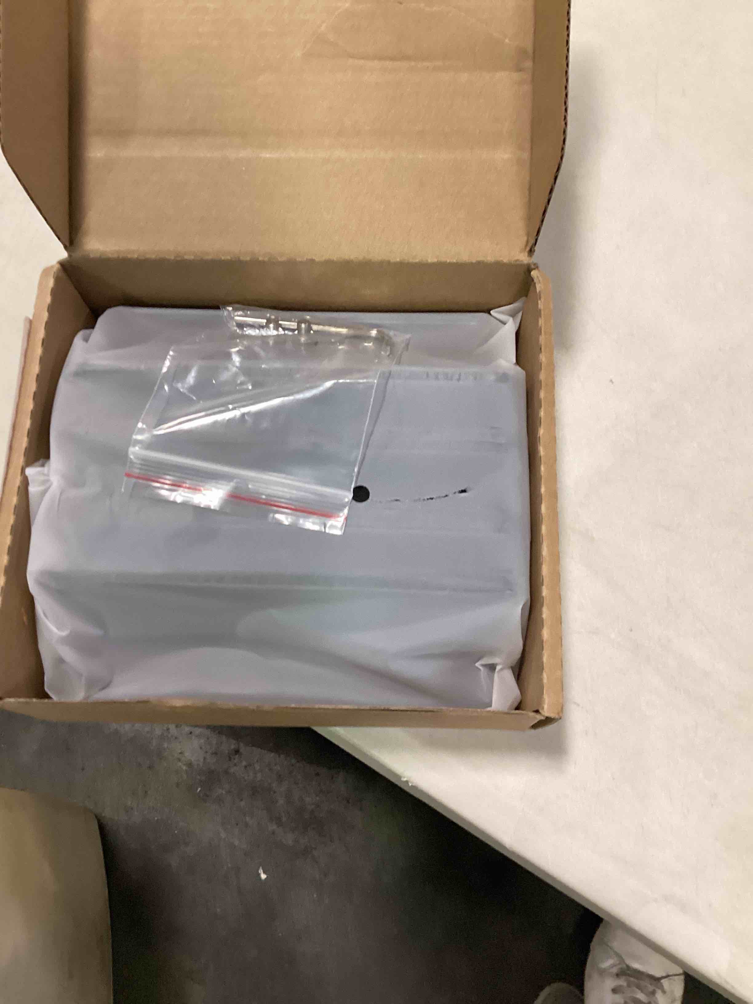 https://s3.amazonaws.com/lotting-images-prod/bidfta/RED6511846_1717080833122.jpeg
