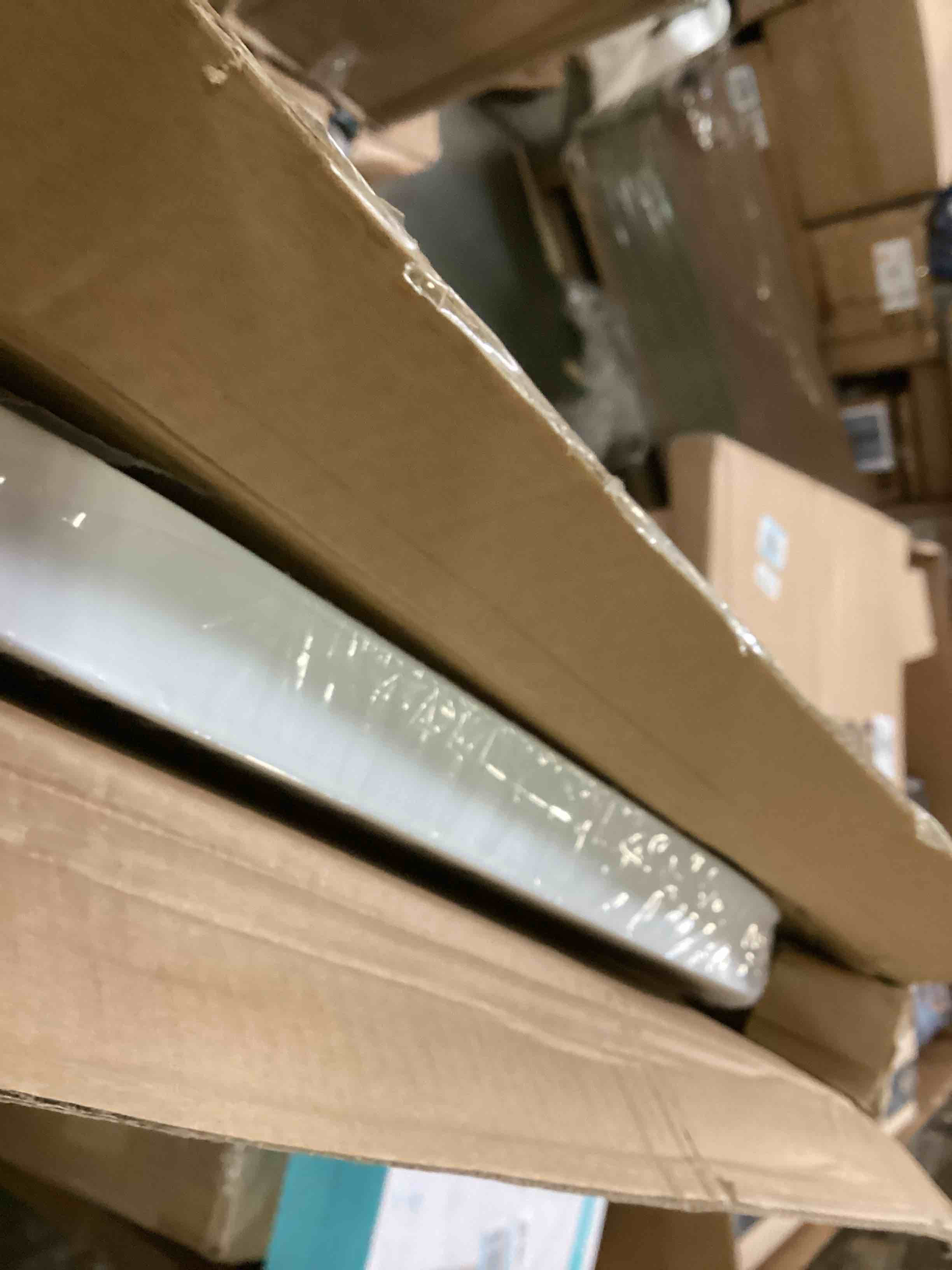 https://s3.amazonaws.com/lotting-images-prod/bidfta/RED6514017_1718220449192.jpeg