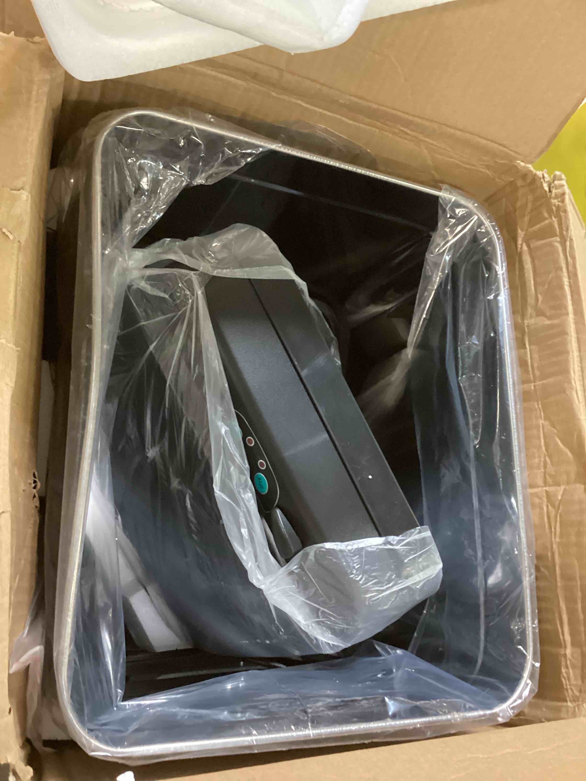 https://s3.amazonaws.com/lotting-images-prod/bidfta/RED6514724_1718472232574.jpeg