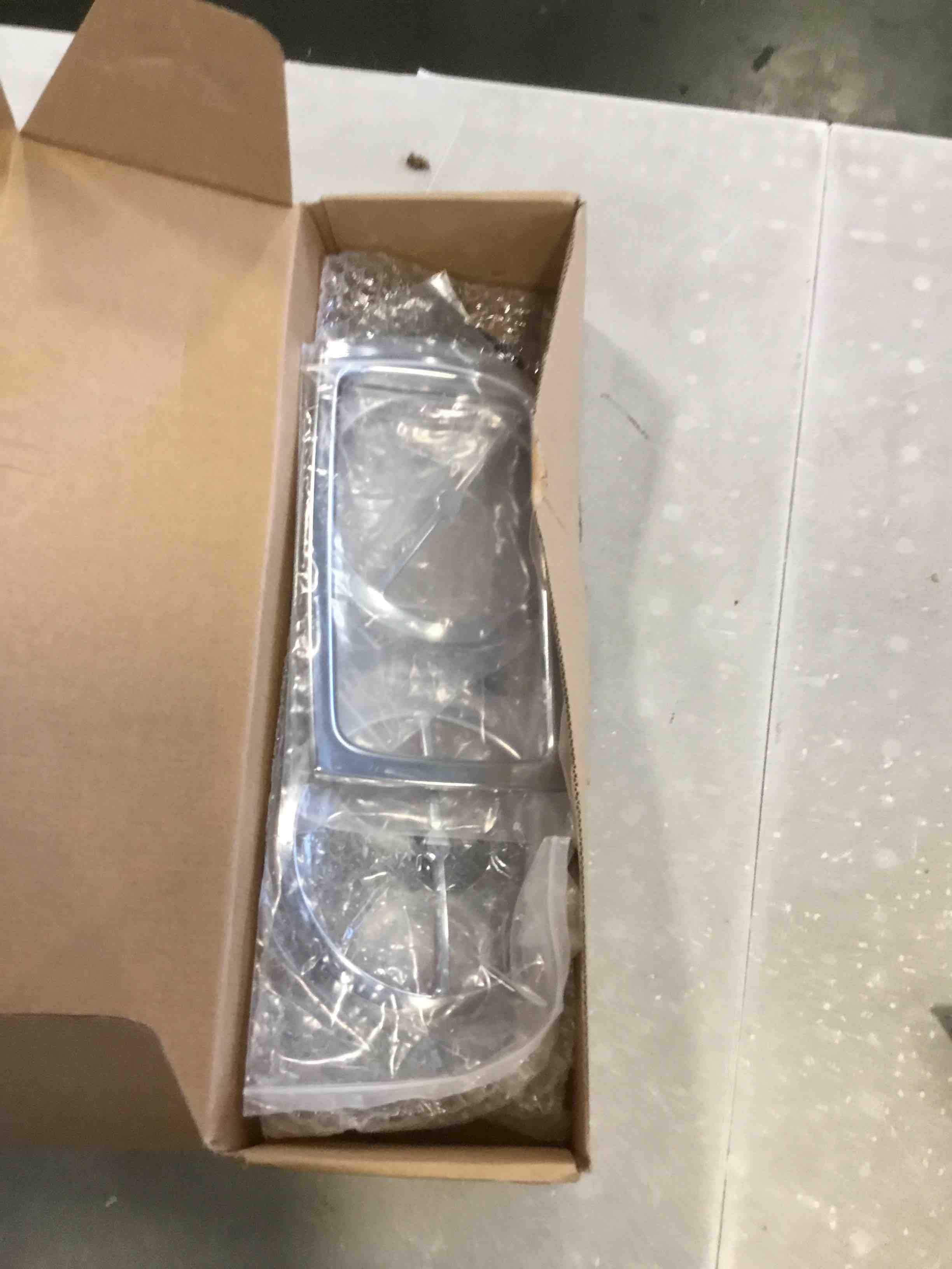 https://s3.amazonaws.com/lotting-images-prod/bidfta/RED6515225_1718297118819.jpeg
