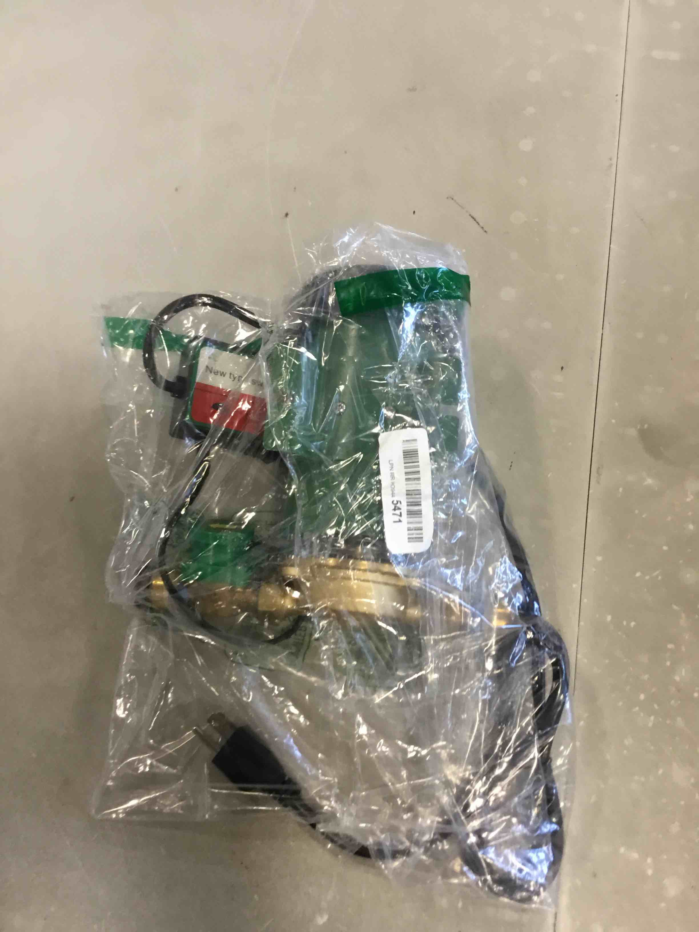 https://s3.amazonaws.com/lotting-images-prod/bidfta/RED6515249_1718298798122.jpeg