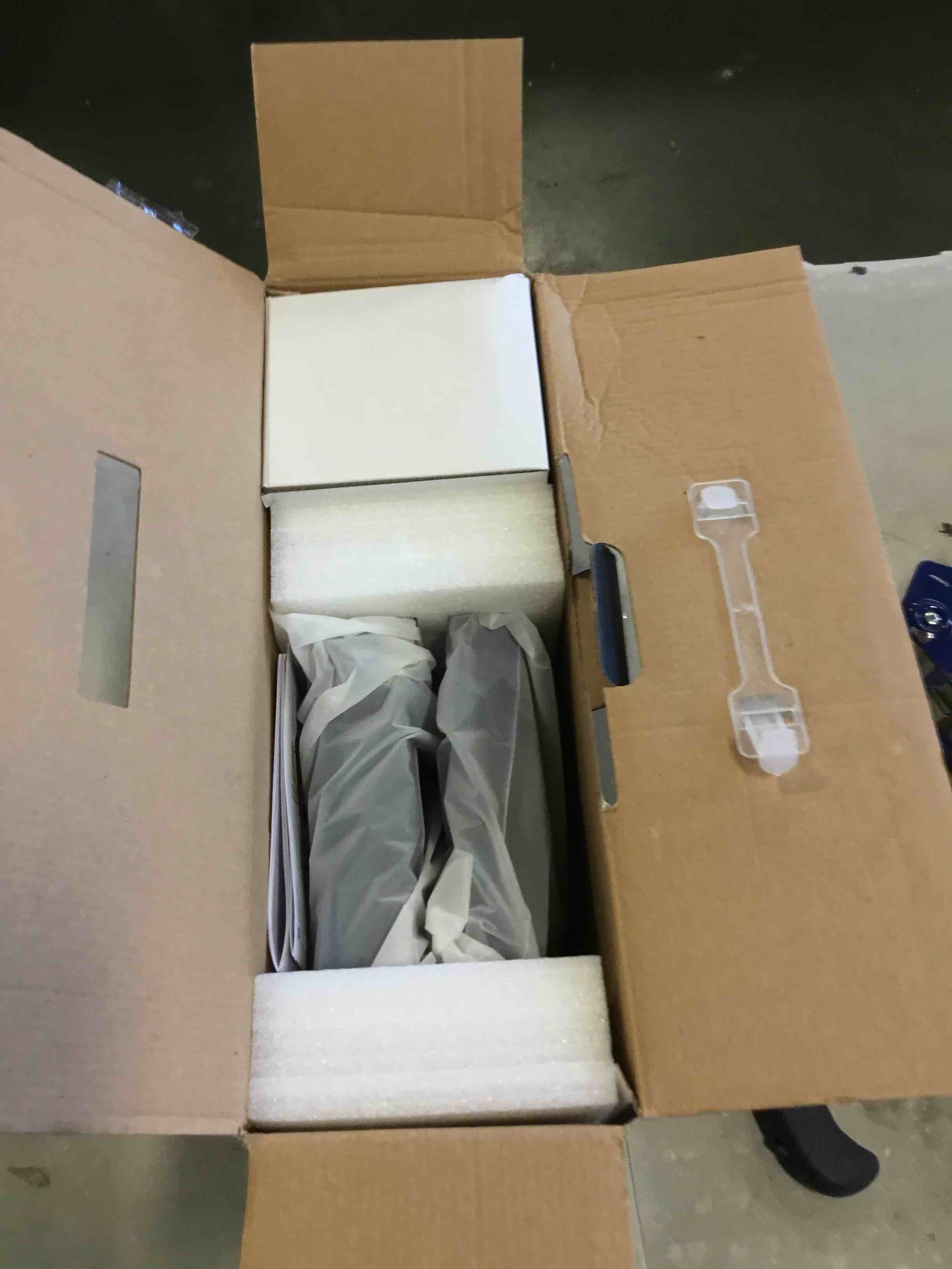 https://s3.amazonaws.com/lotting-images-prod/bidfta/RED6515271_1718301460288.jpeg