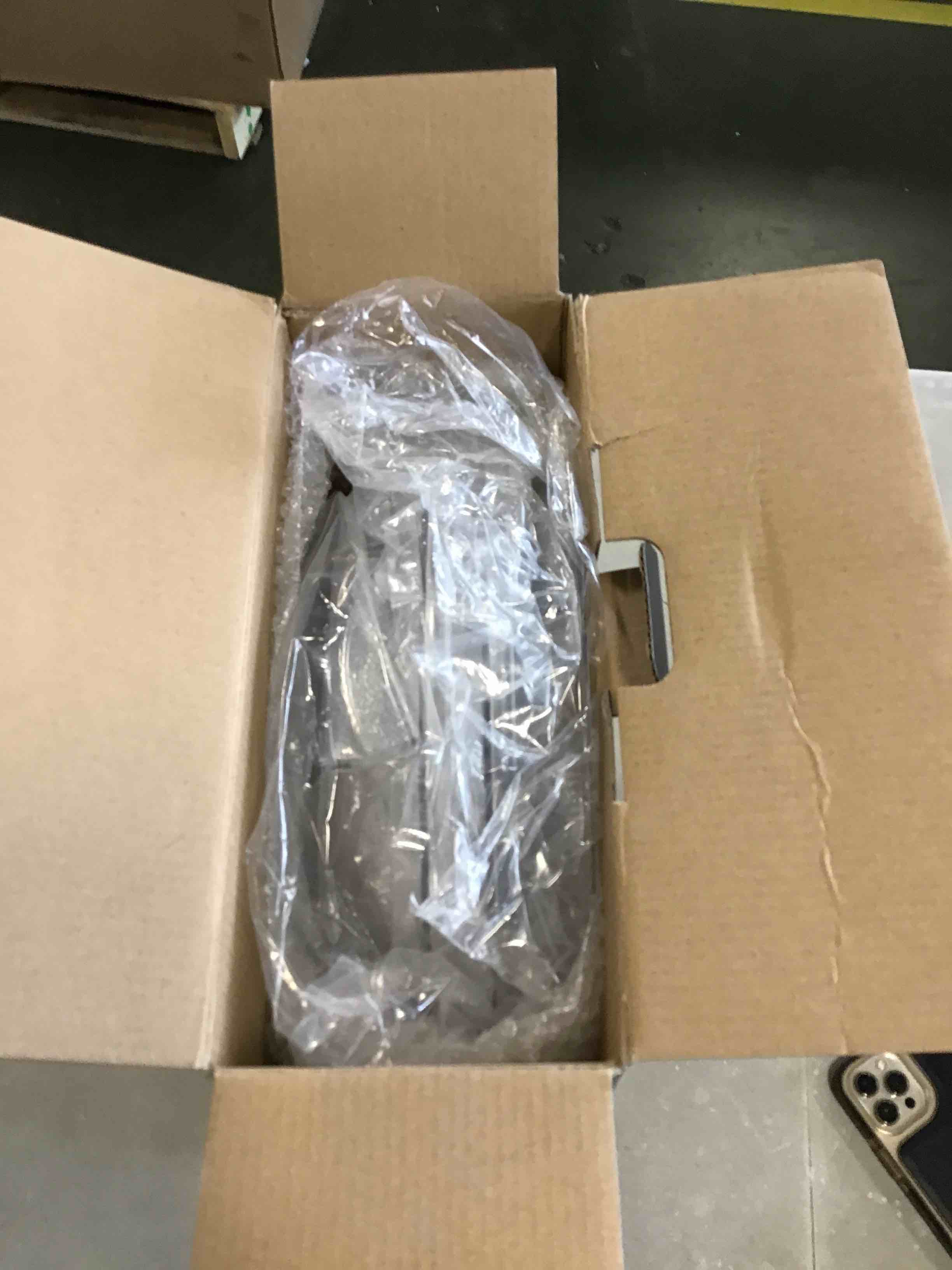 https://s3.amazonaws.com/lotting-images-prod/bidfta/RED6515587_1718394673650.jpeg