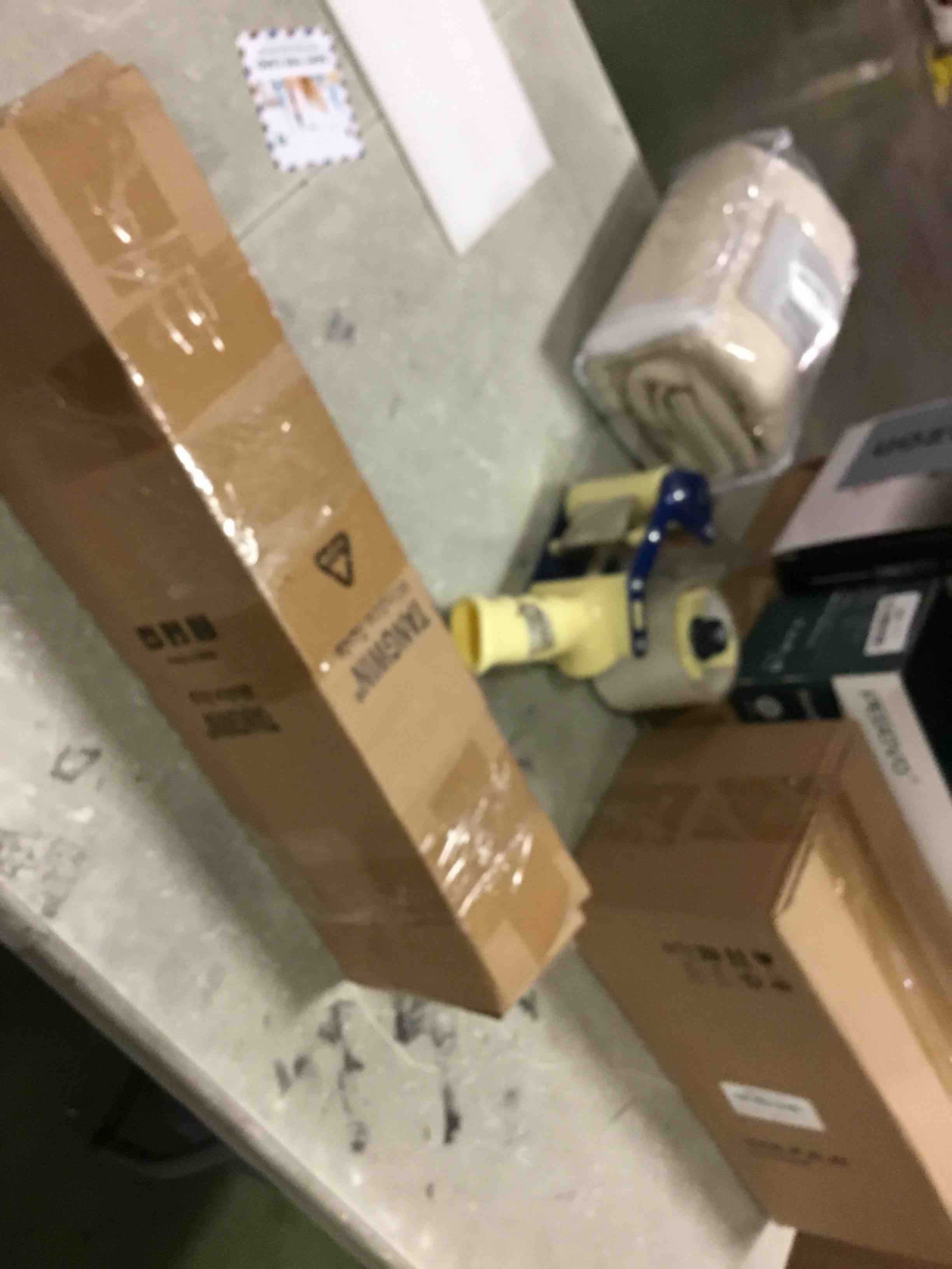 https://s3.amazonaws.com/lotting-images-prod/bidfta/RED6517191_1718724724903.jpeg