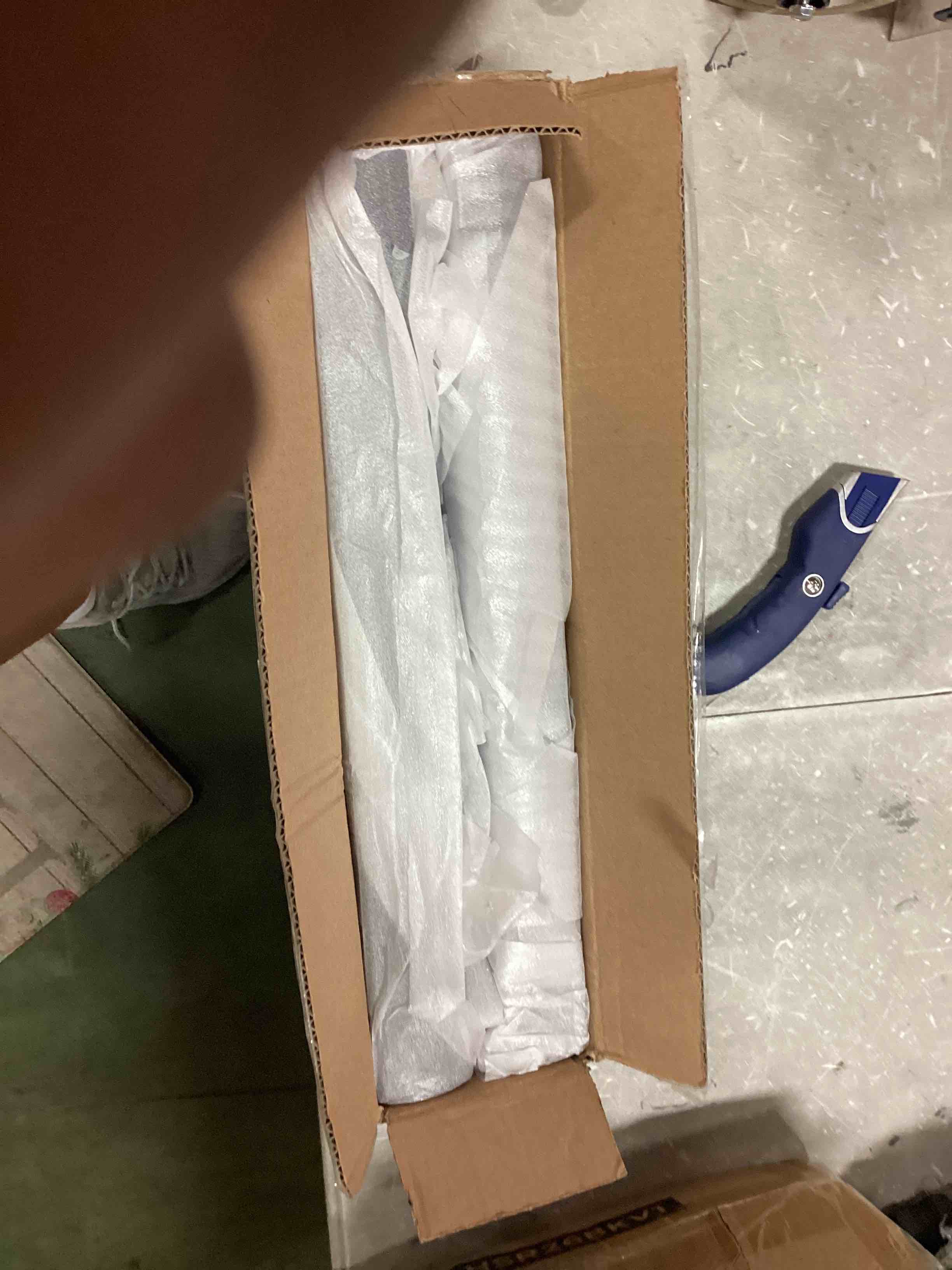 https://s3.amazonaws.com/lotting-images-prod/bidfta/RED6517555_1718888309296.jpeg