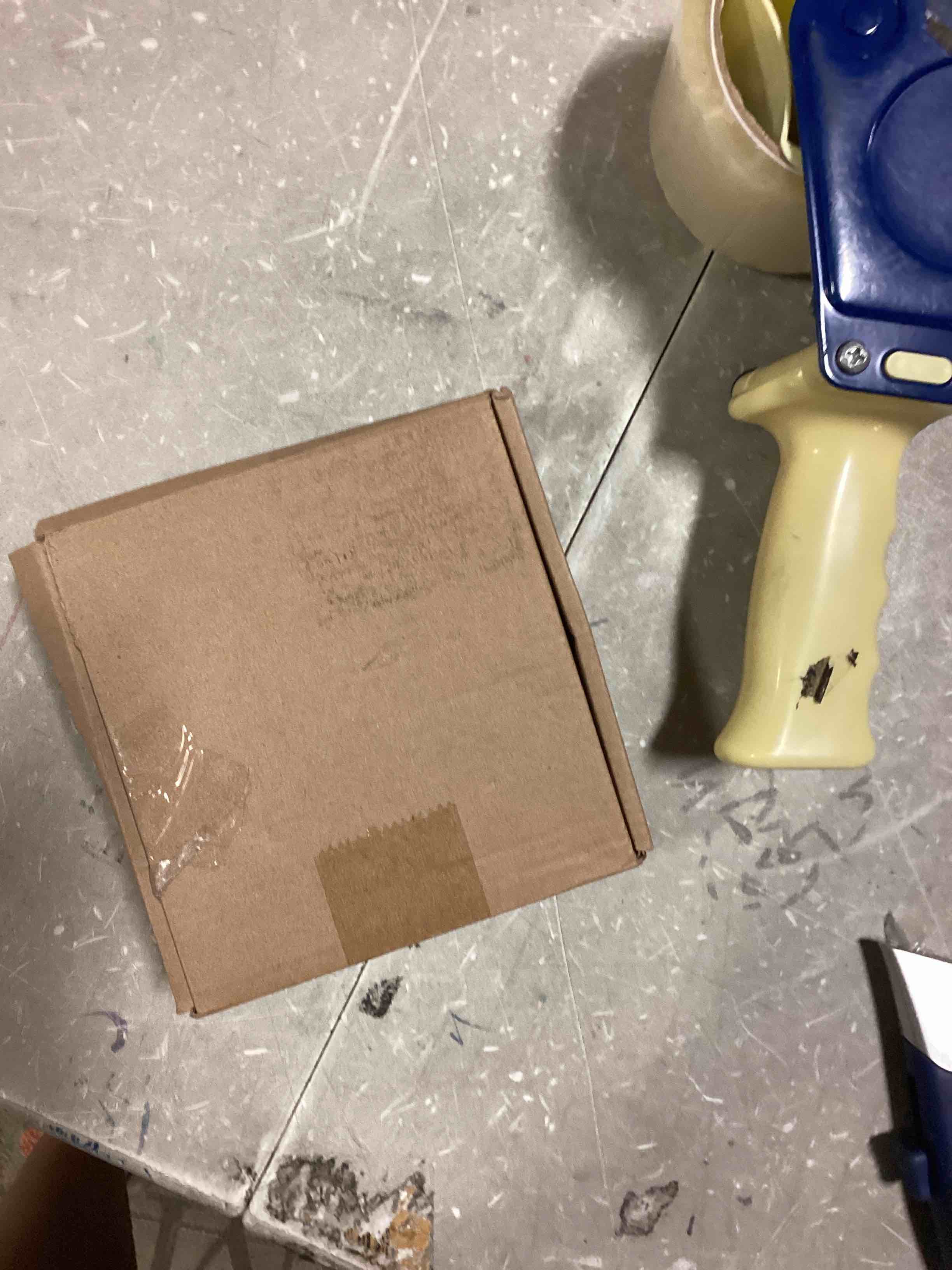 https://s3.amazonaws.com/lotting-images-prod/bidfta/RED6517582_1718891484655.jpeg
