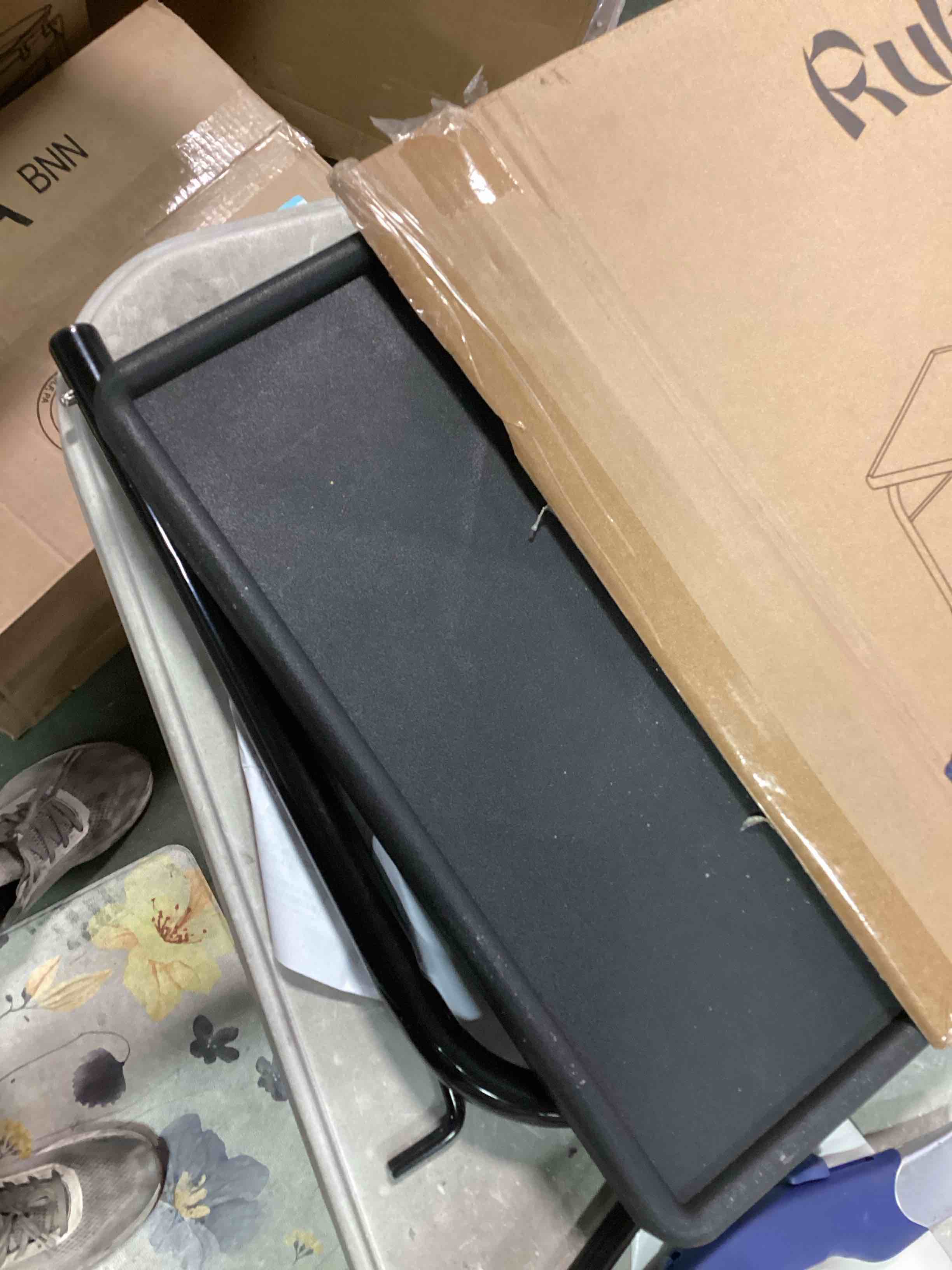 https://s3.amazonaws.com/lotting-images-prod/bidfta/RED6517895_1719232585639.jpeg