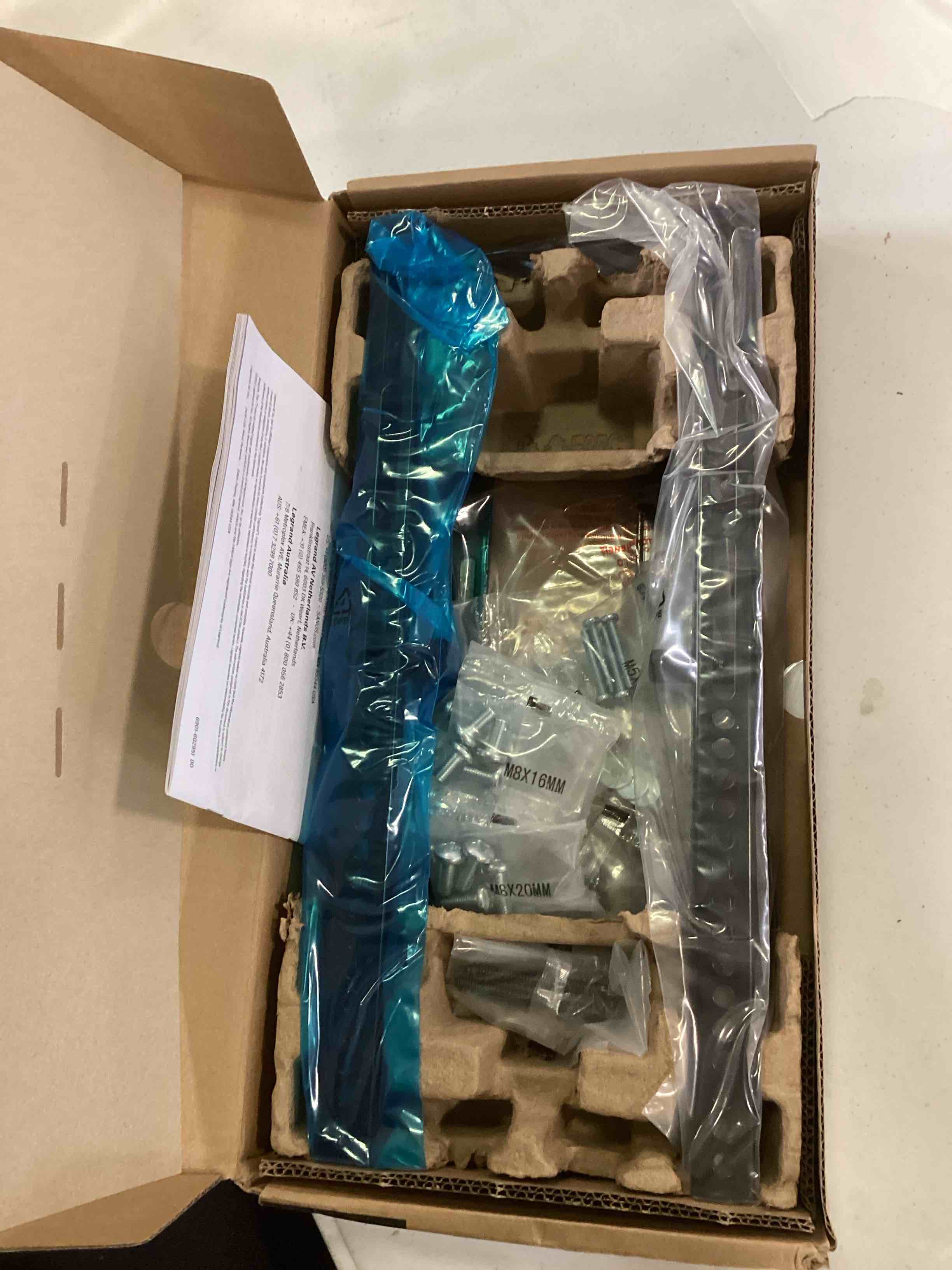 https://s3.amazonaws.com/lotting-images-prod/bidfta/RED6518214_1718117961319.jpeg