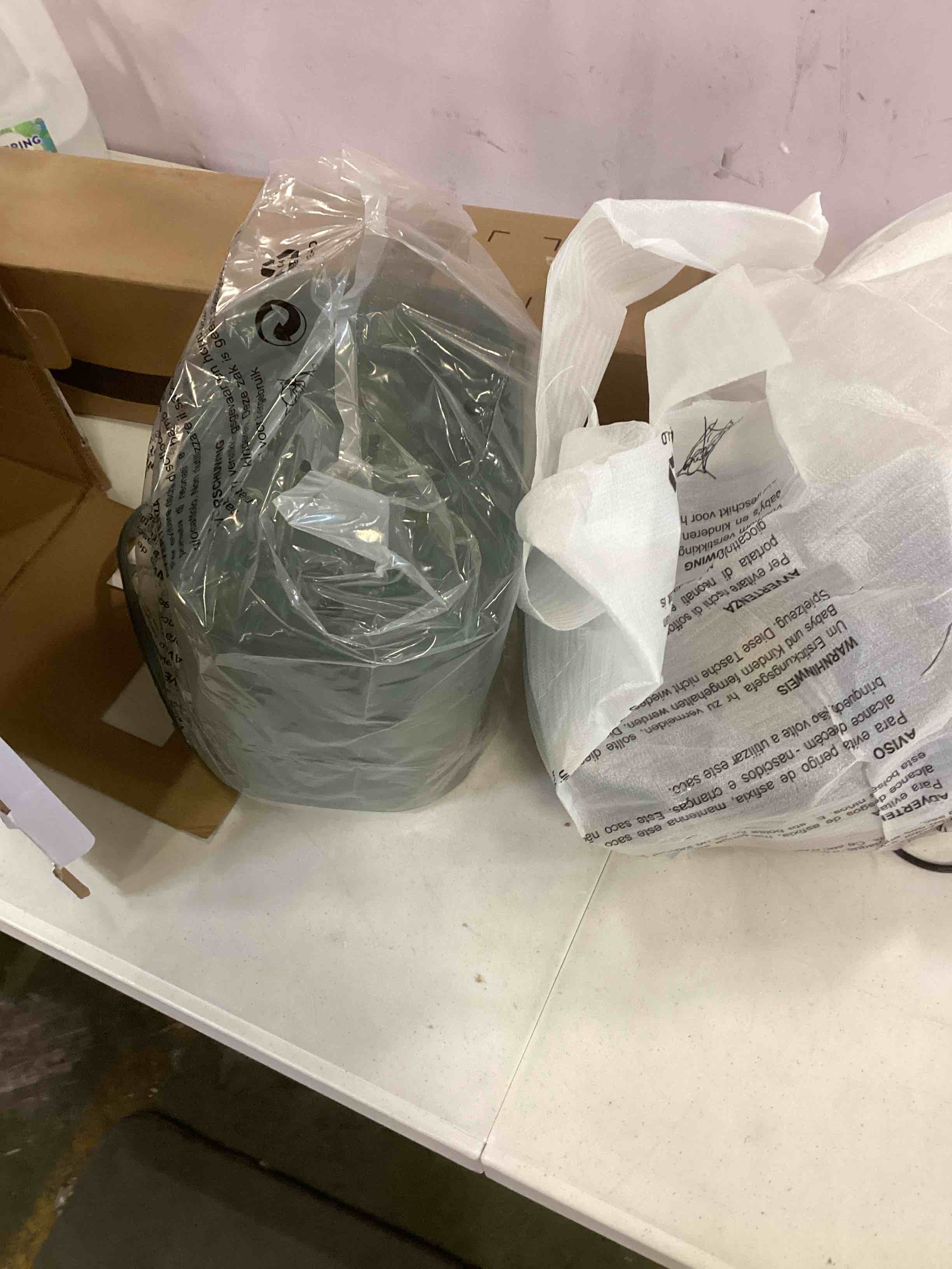 https://s3.amazonaws.com/lotting-images-prod/bidfta/RED6518328_1718136781315.jpeg