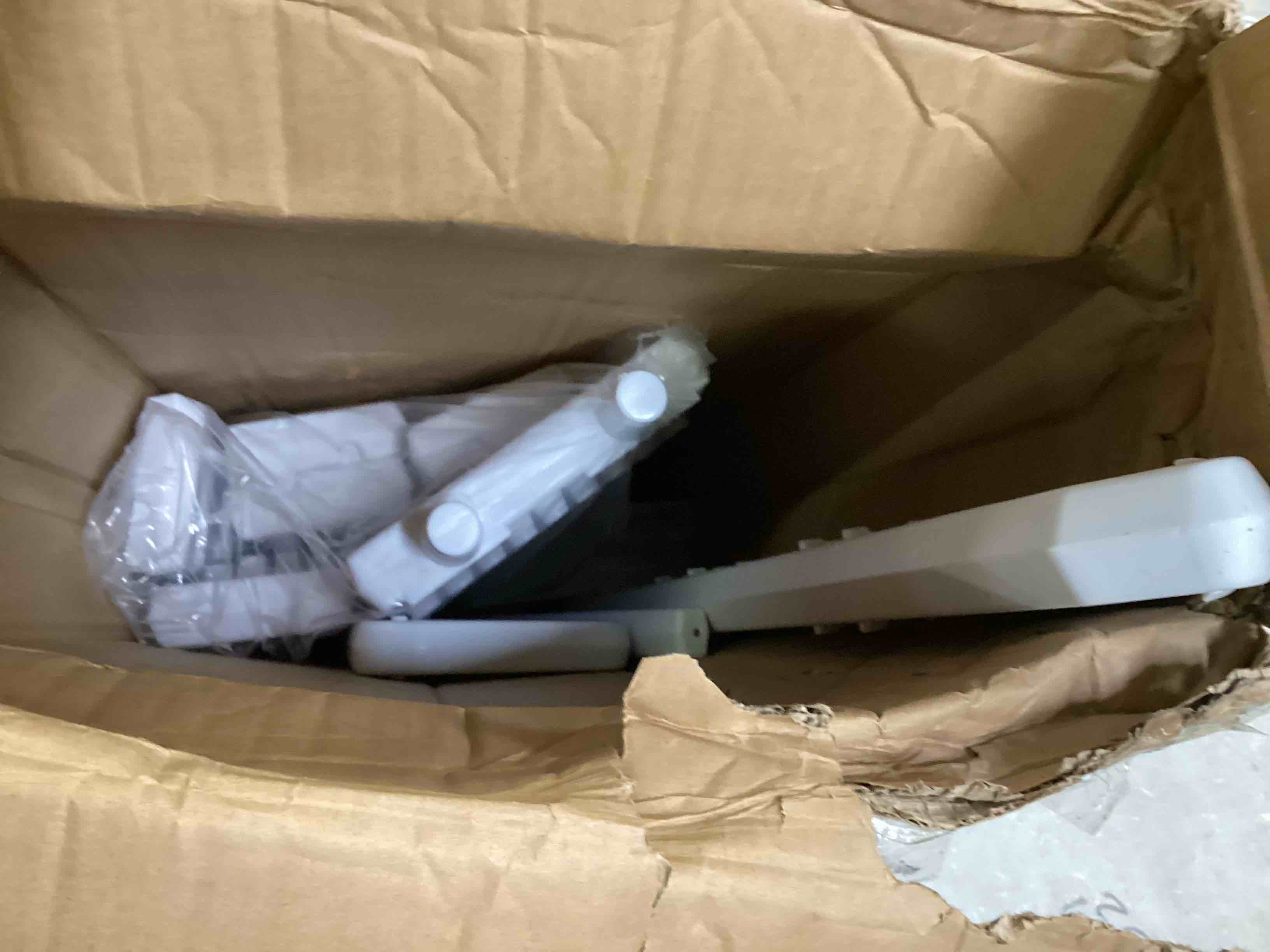 https://s3.amazonaws.com/lotting-images-prod/bidfta/RED6518432_1718202994179.jpeg