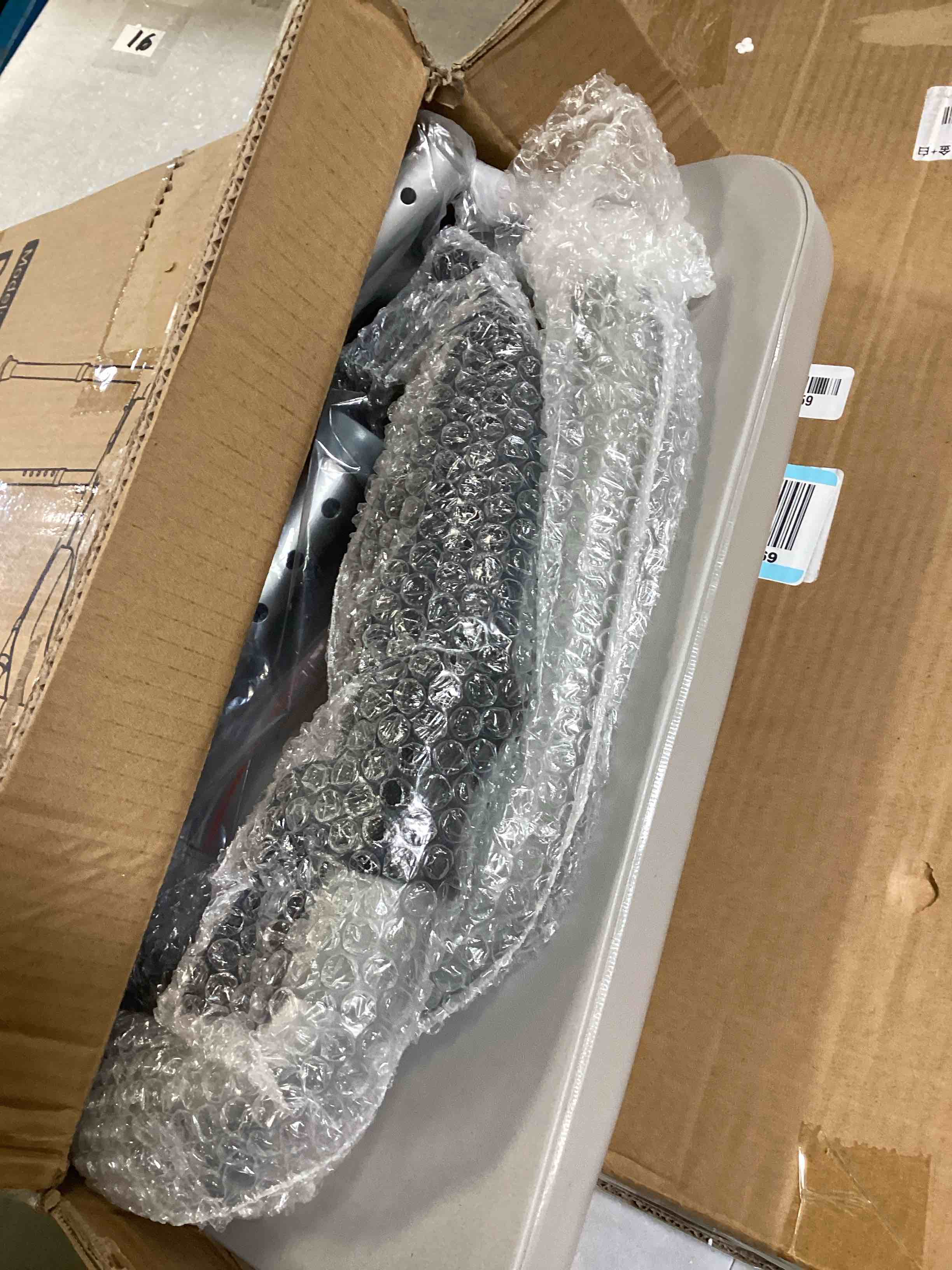 https://s3.amazonaws.com/lotting-images-prod/bidfta/RED6518488_1718209310476.jpeg