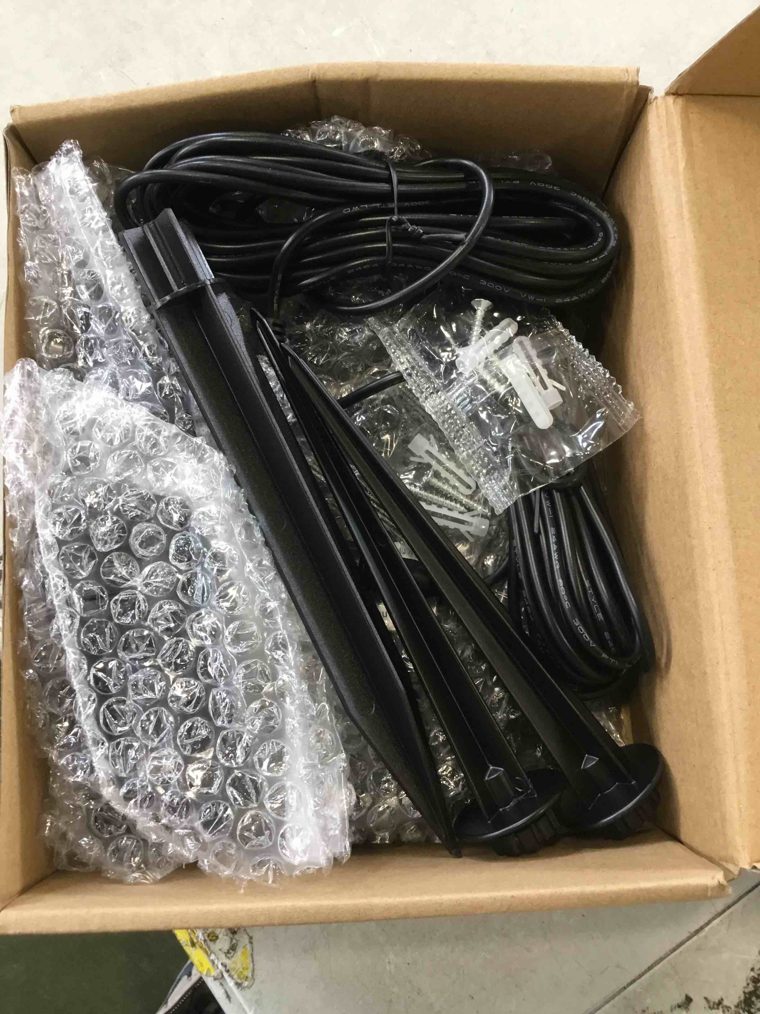 https://s3.amazonaws.com/lotting-images-prod/bidfta/RED6519464_1718041265292.jpeg