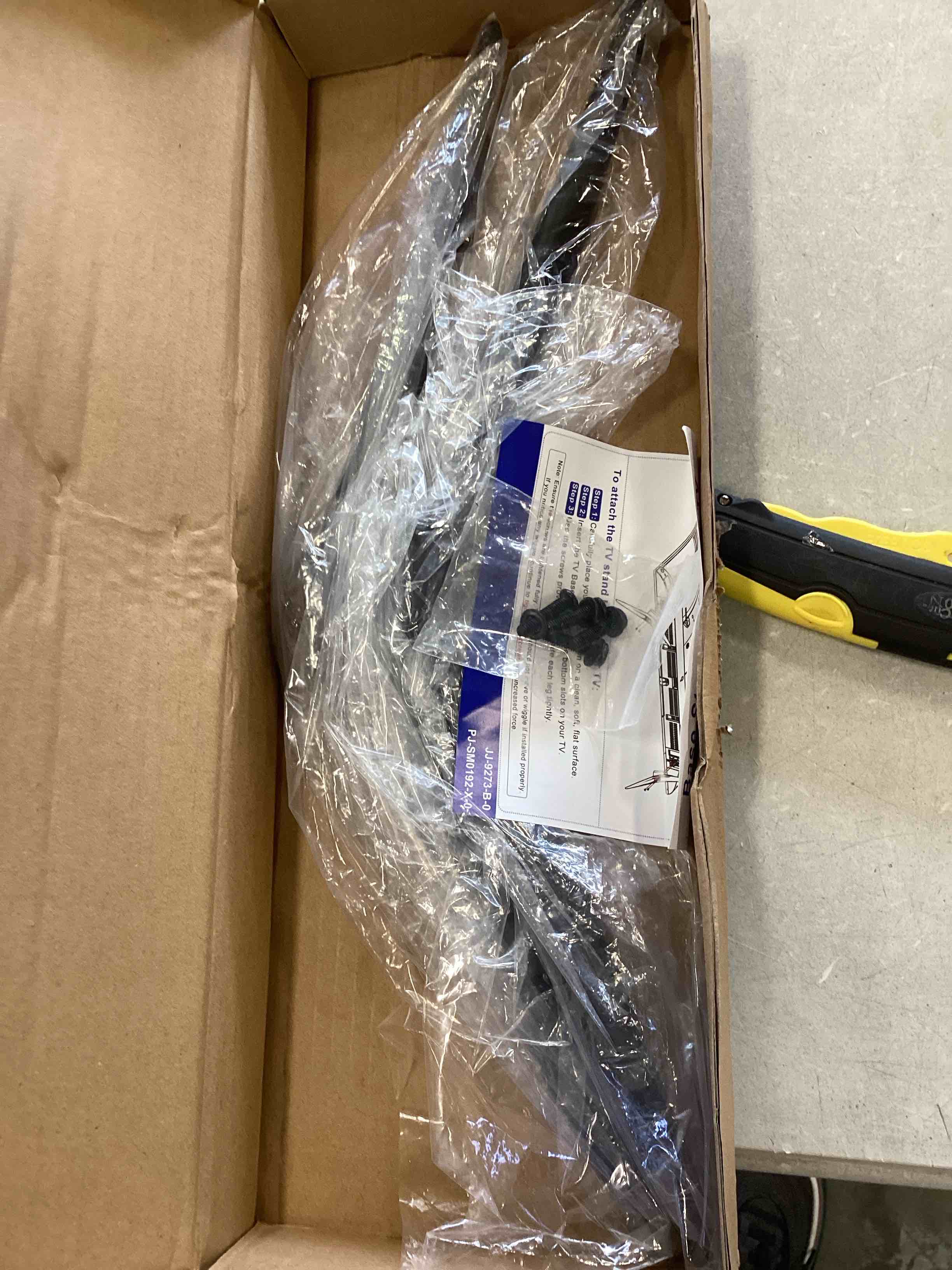 https://s3.amazonaws.com/lotting-images-prod/bidfta/RED6519866_1718196472202.jpeg