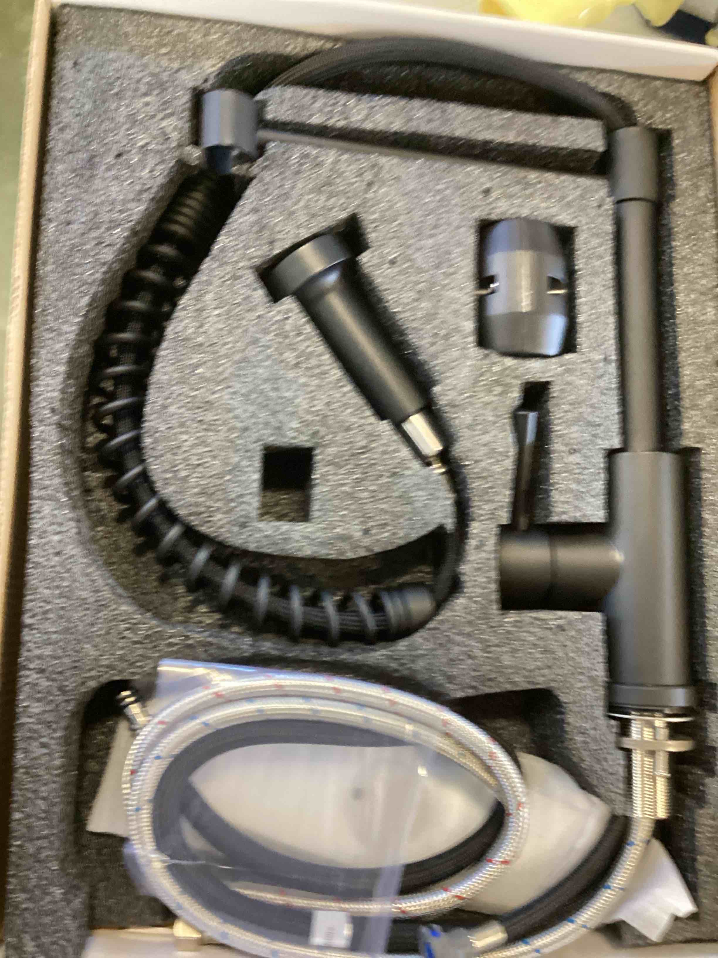 https://s3.amazonaws.com/lotting-images-prod/bidfta/RED6519957_1718206010455.jpeg