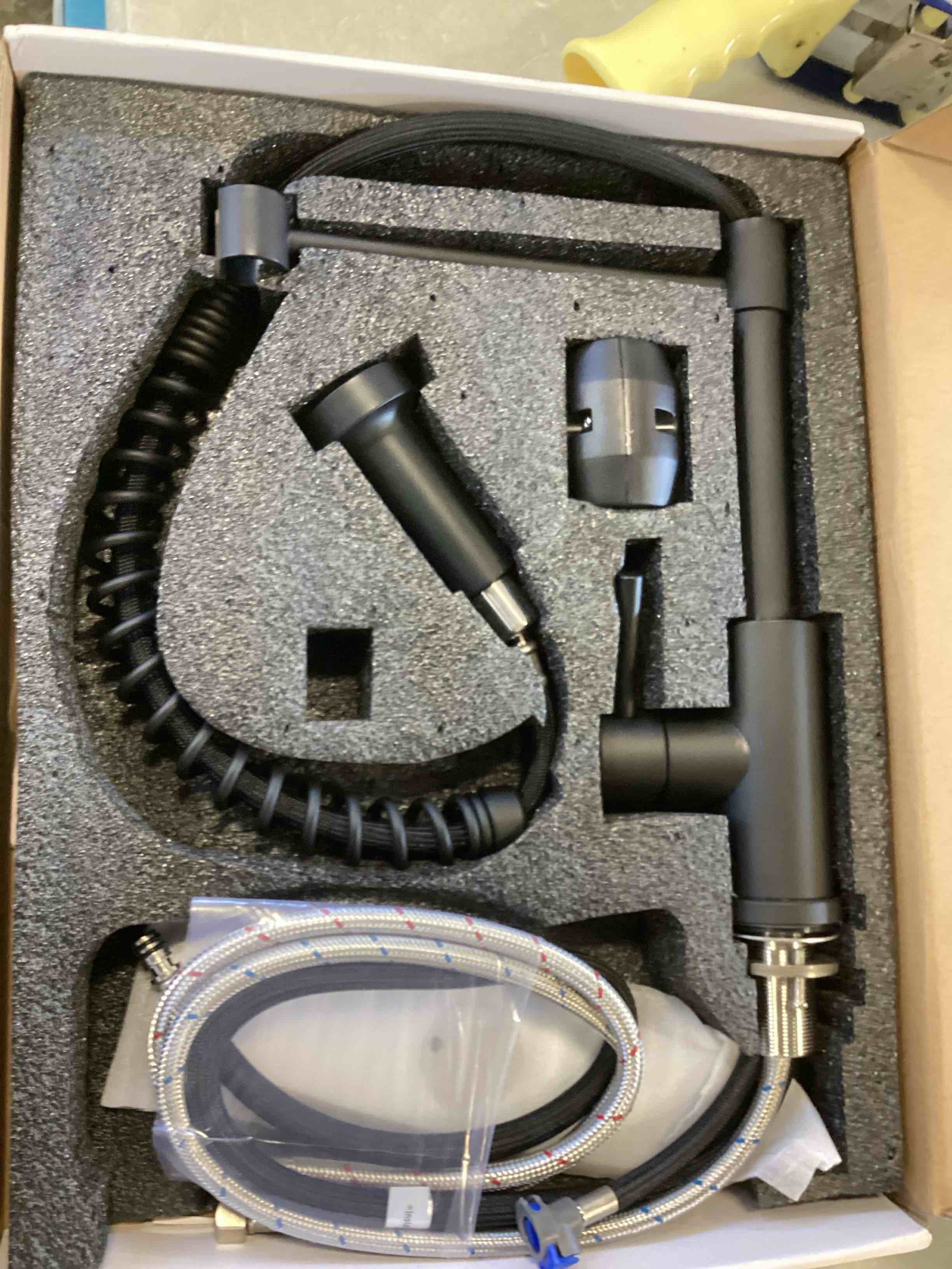 https://s3.amazonaws.com/lotting-images-prod/bidfta/RED6519957_1718206012299.jpeg
