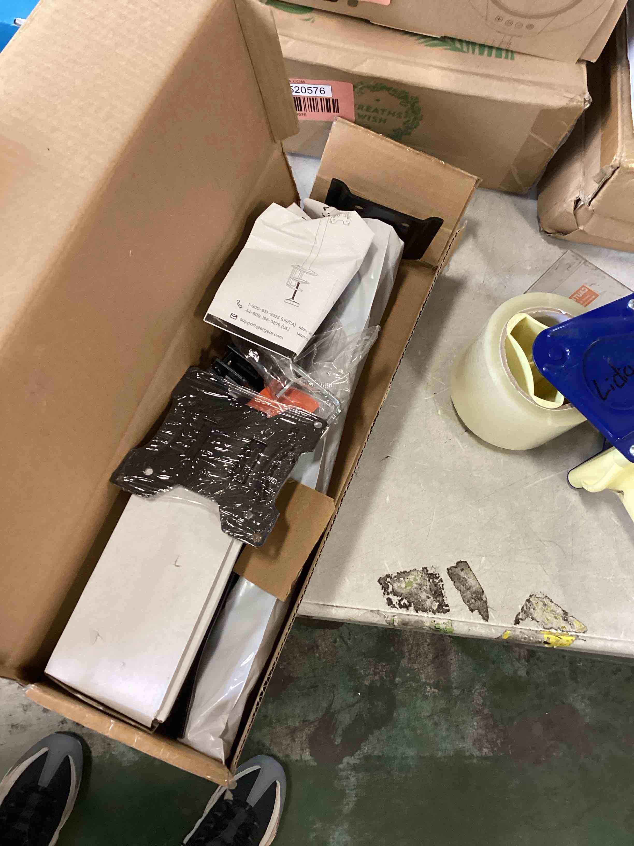 https://s3.amazonaws.com/lotting-images-prod/bidfta/RED6520580_1718389530628.jpeg