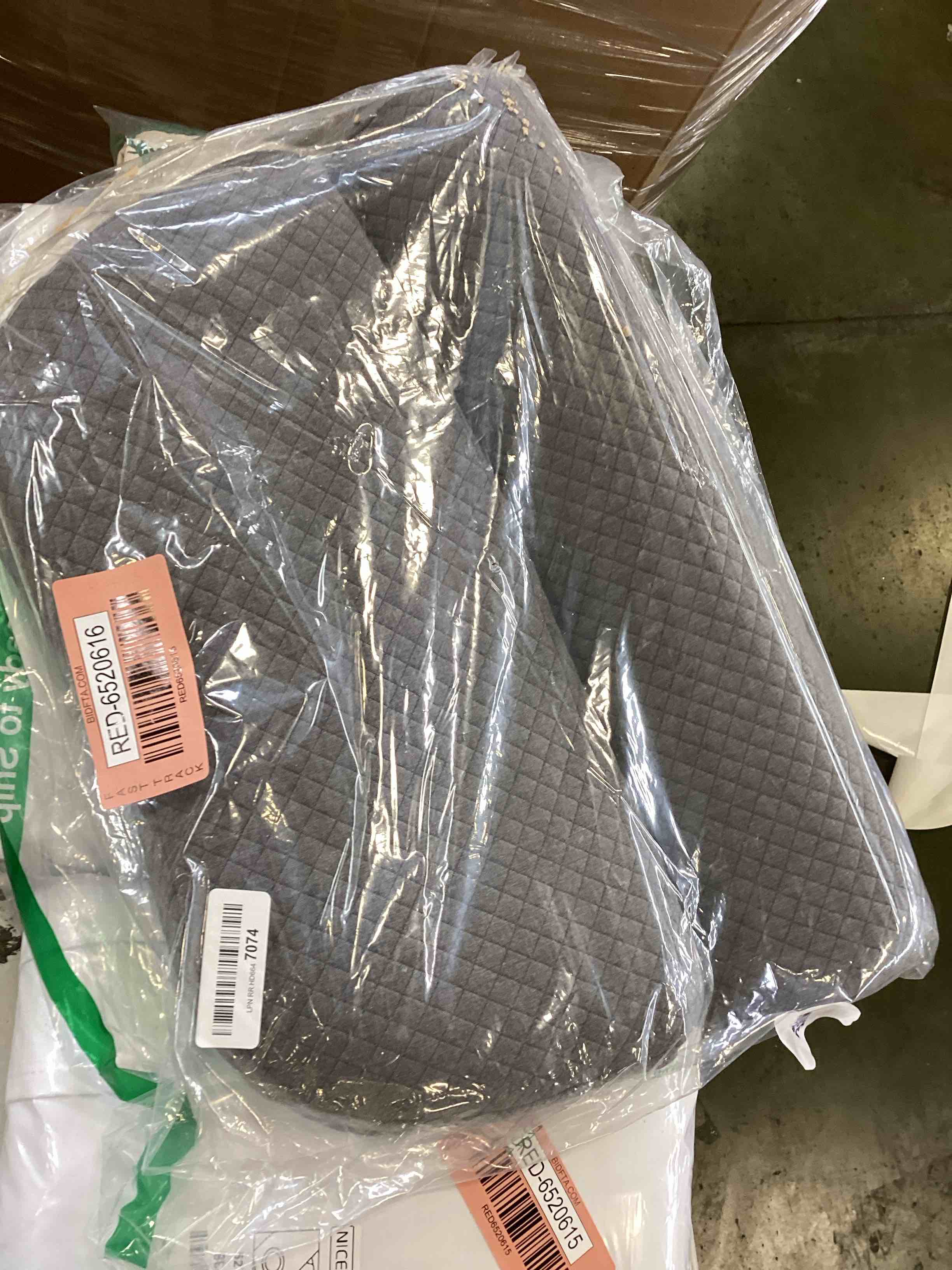 https://s3.amazonaws.com/lotting-images-prod/bidfta/RED6520616_1718392165244.jpeg