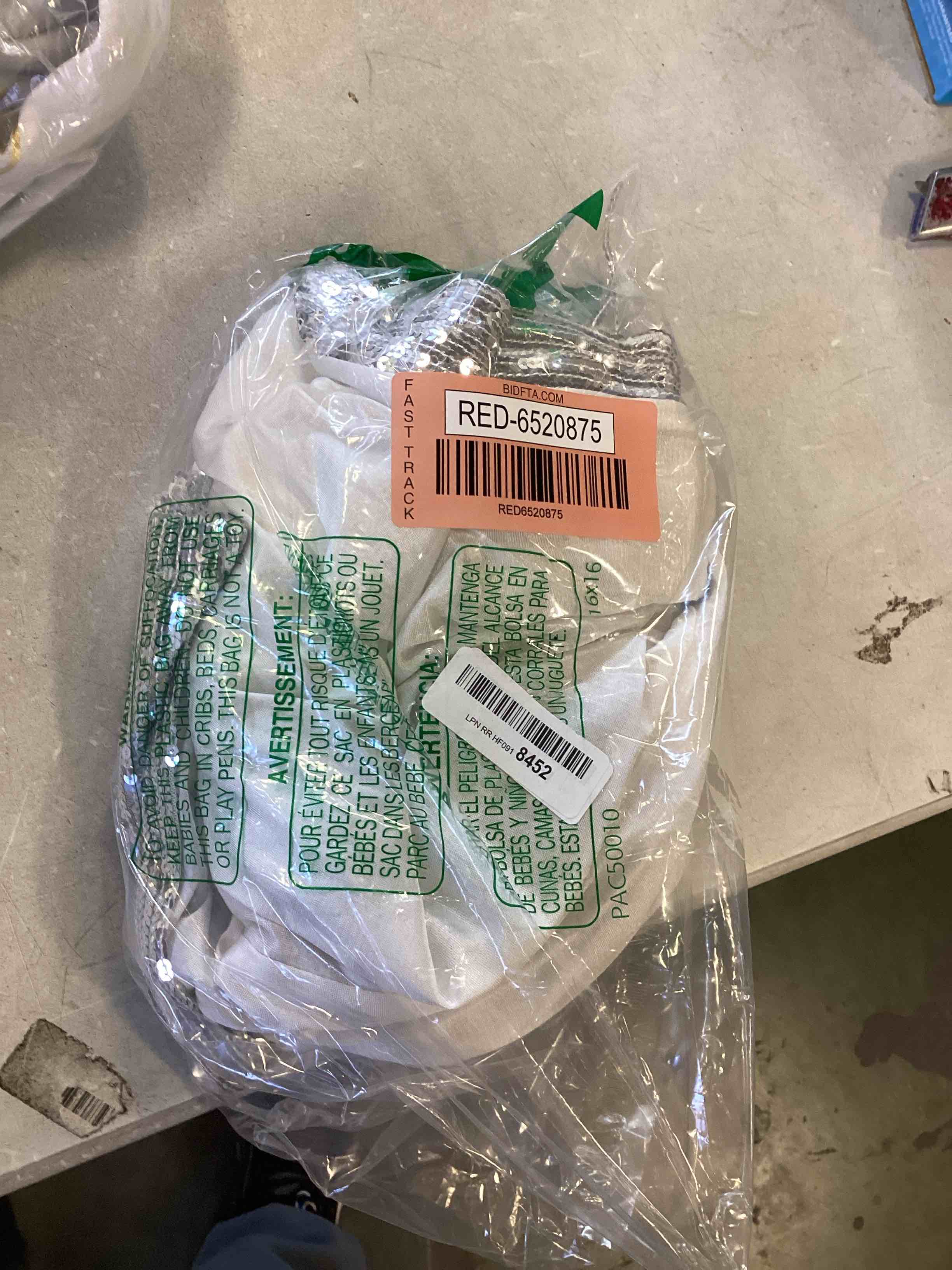 https://s3.amazonaws.com/lotting-images-prod/bidfta/RED6520875_1718462779322.jpeg