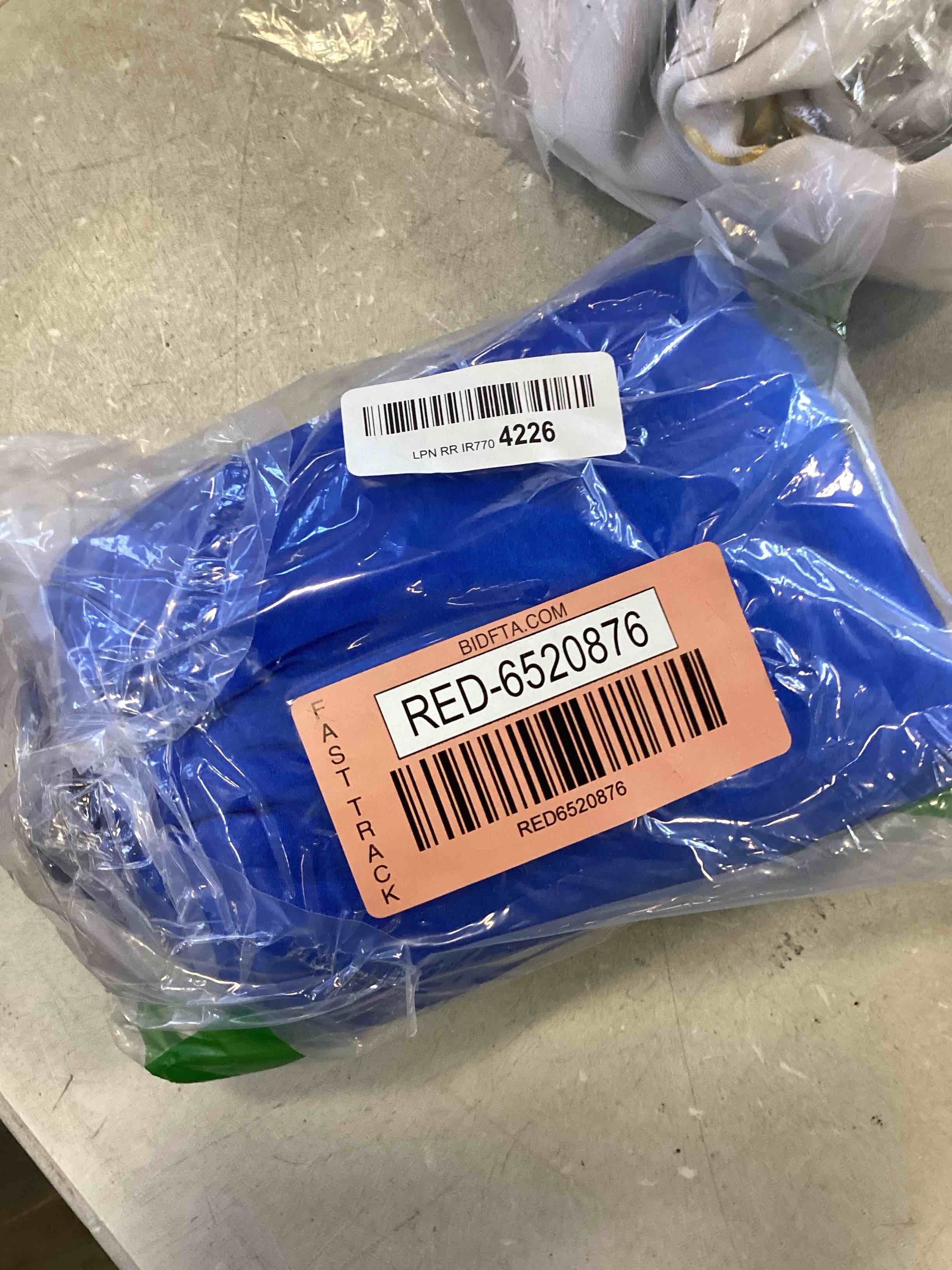 https://s3.amazonaws.com/lotting-images-prod/bidfta/RED6520876_1718462582845.jpeg
