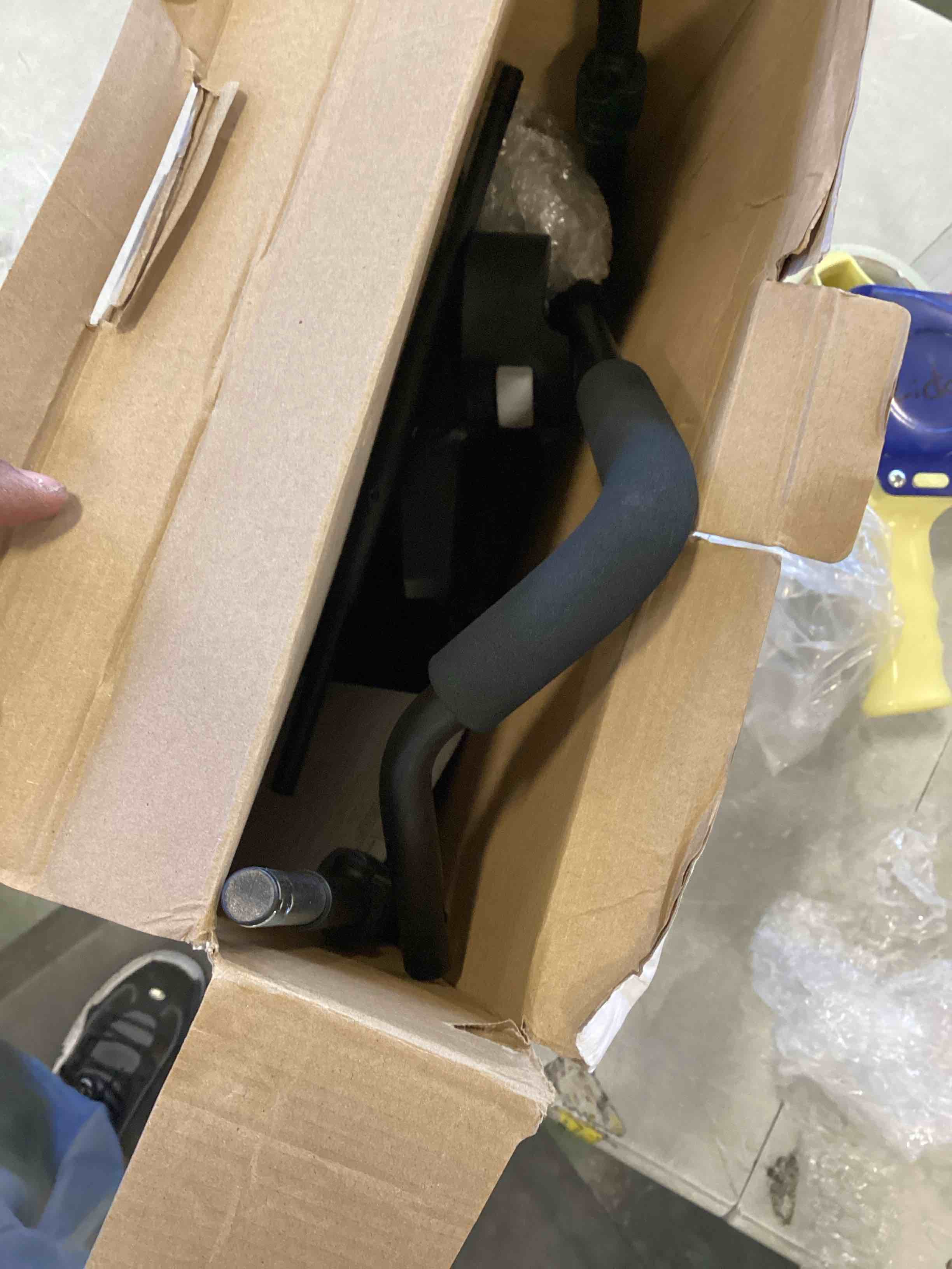 https://s3.amazonaws.com/lotting-images-prod/bidfta/RED6520912_1718466296228.jpeg