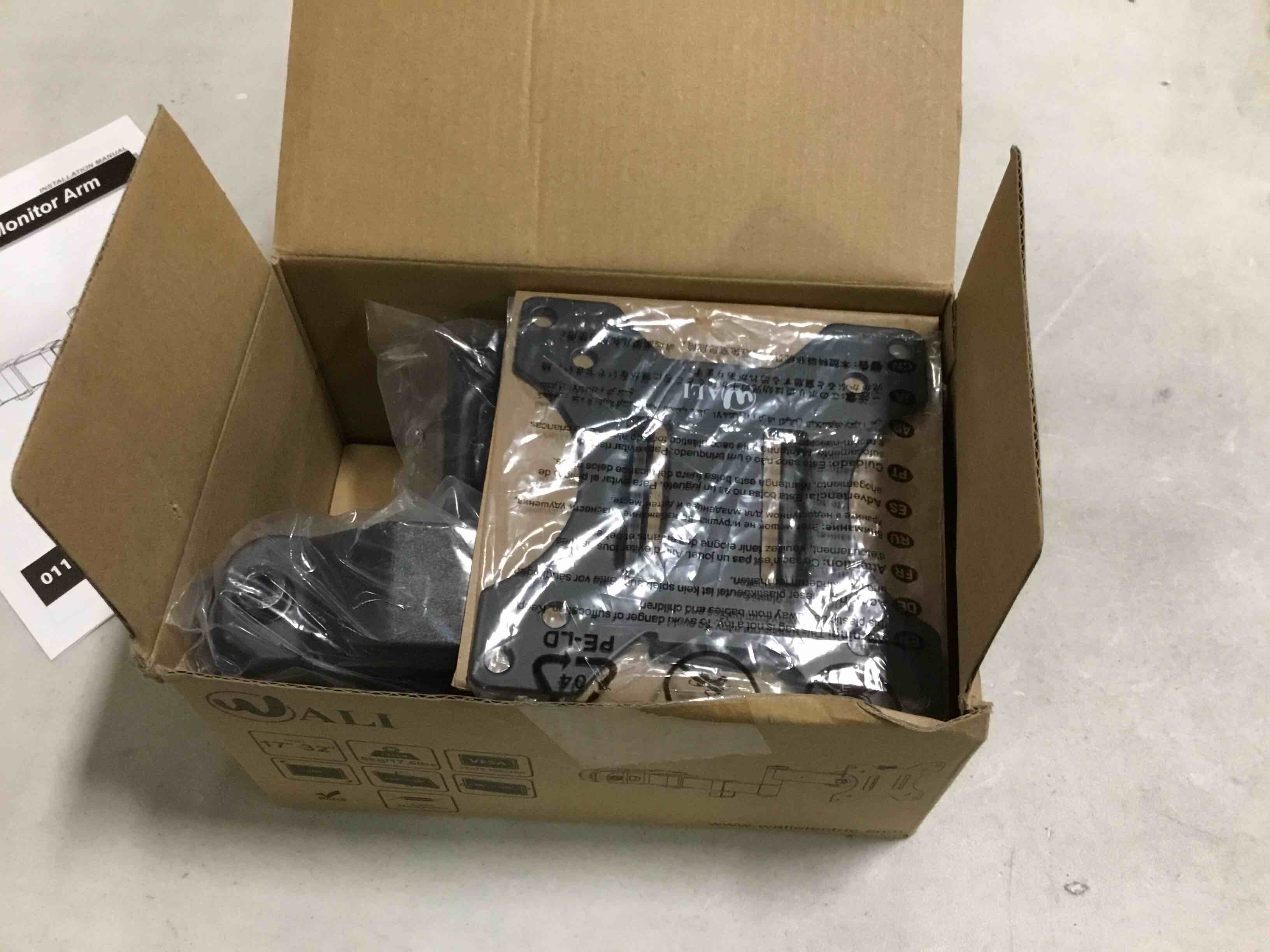 https://s3.amazonaws.com/lotting-images-prod/bidfta/RED6521169_1718020948435.jpeg