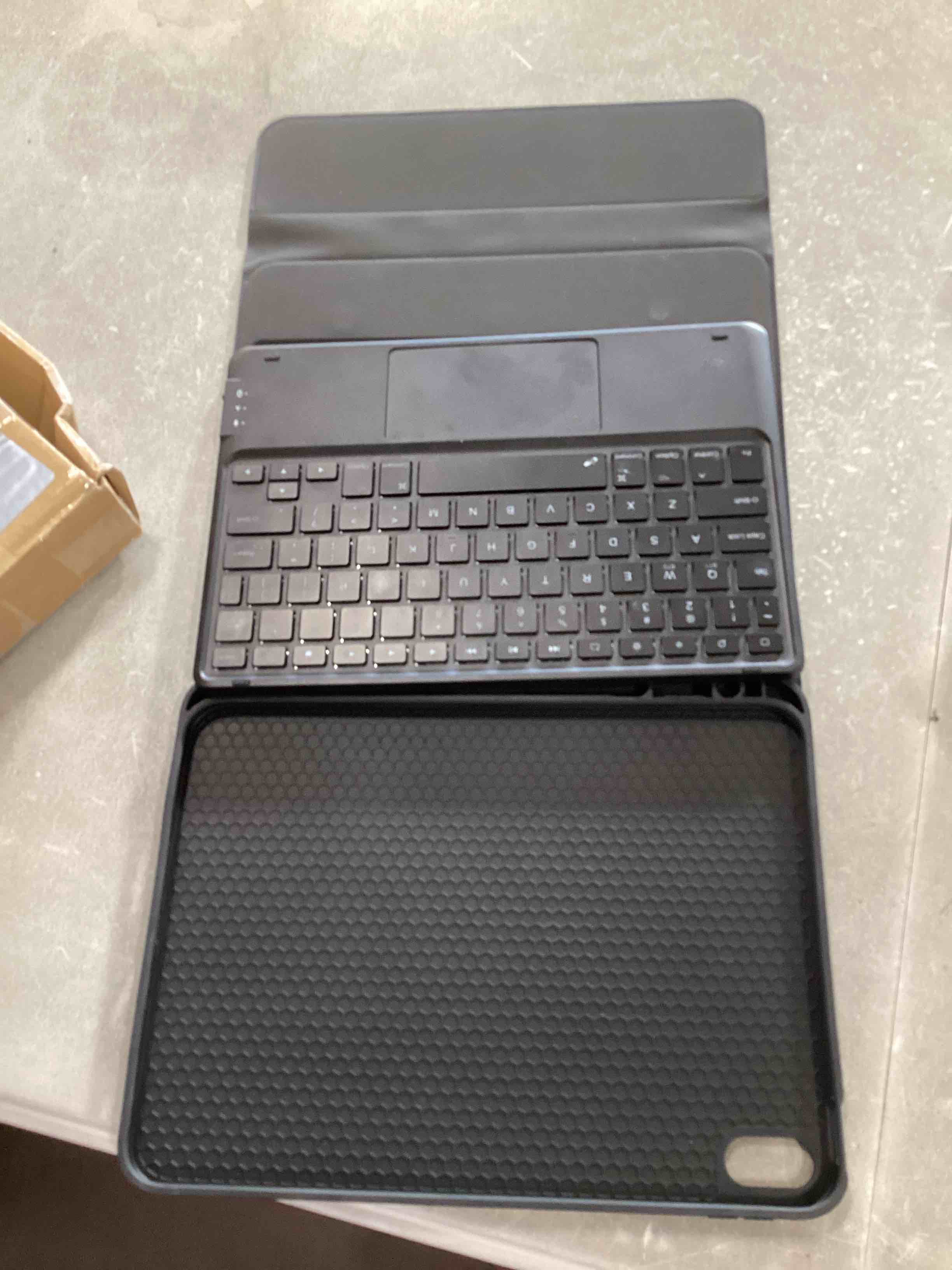 https://s3.amazonaws.com/lotting-images-prod/bidfta/RED6522534_1719315794864.jpeg