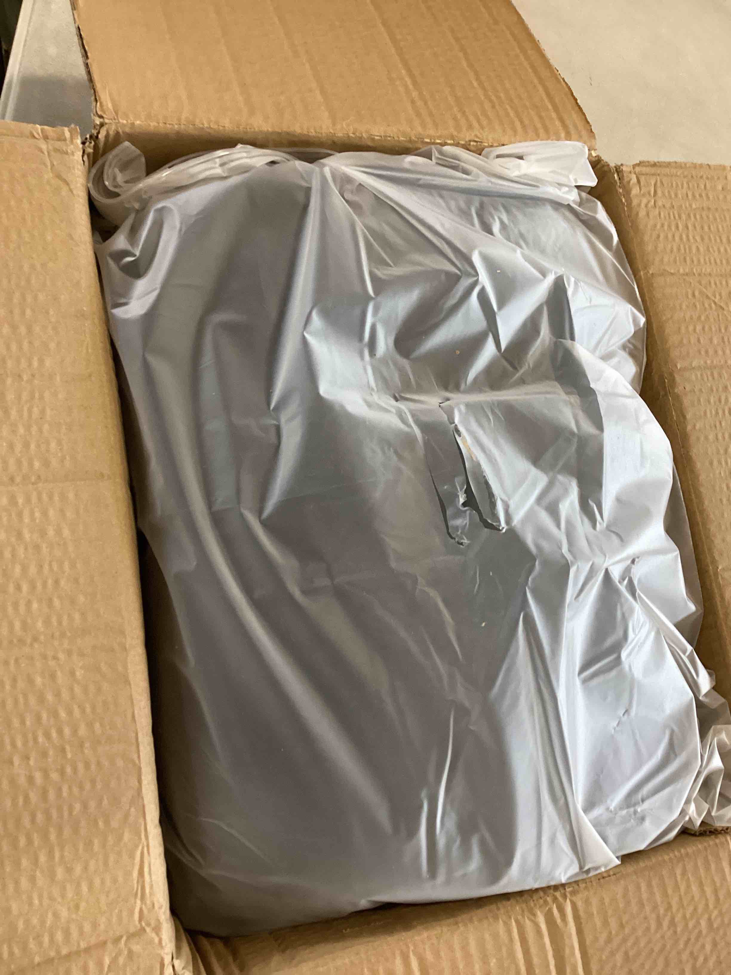https://s3.amazonaws.com/lotting-images-prod/bidfta/RED6522814_1719412543217.jpeg