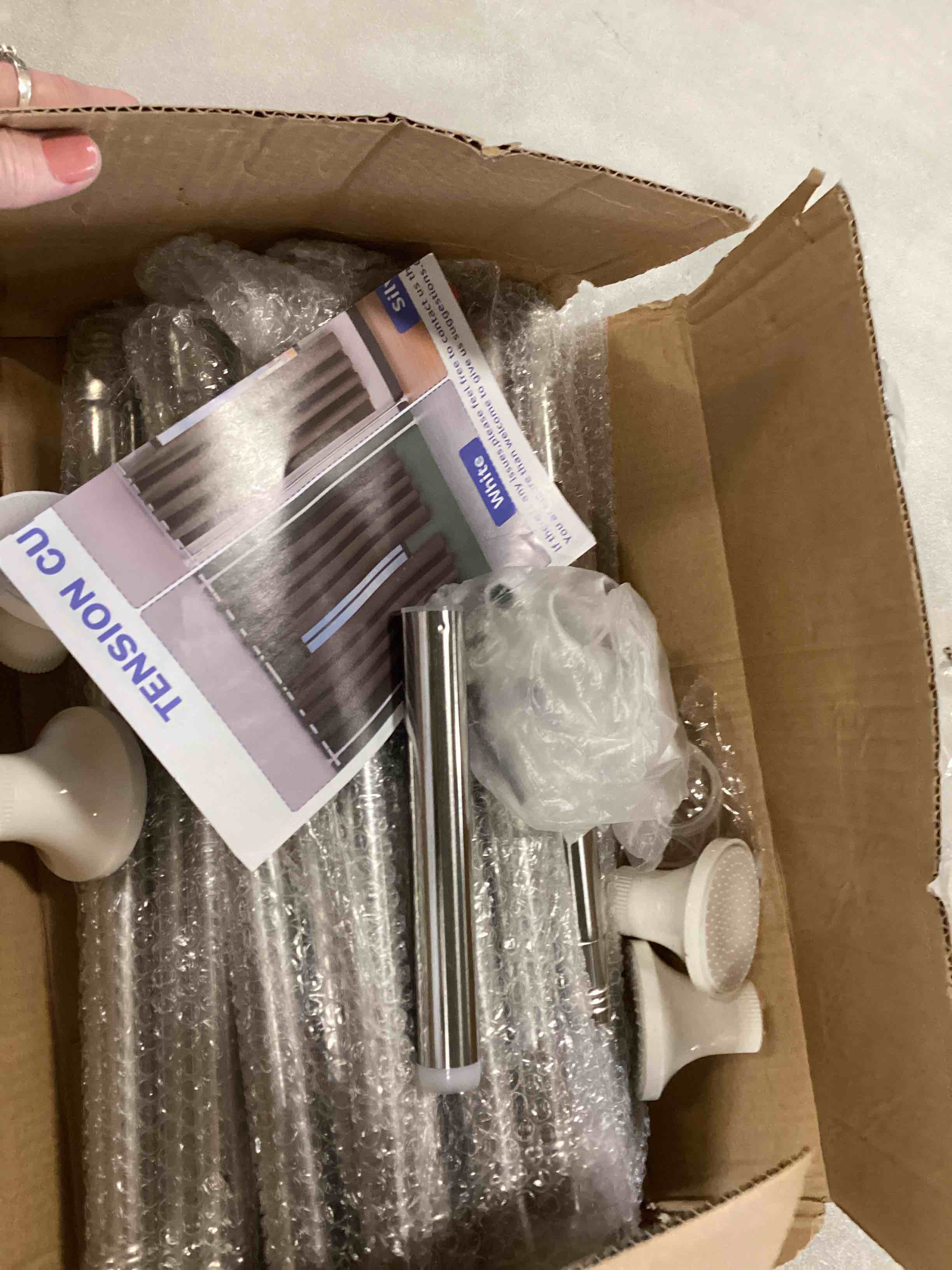 https://s3.amazonaws.com/lotting-images-prod/bidfta/RED6522827_1719414291347.jpeg