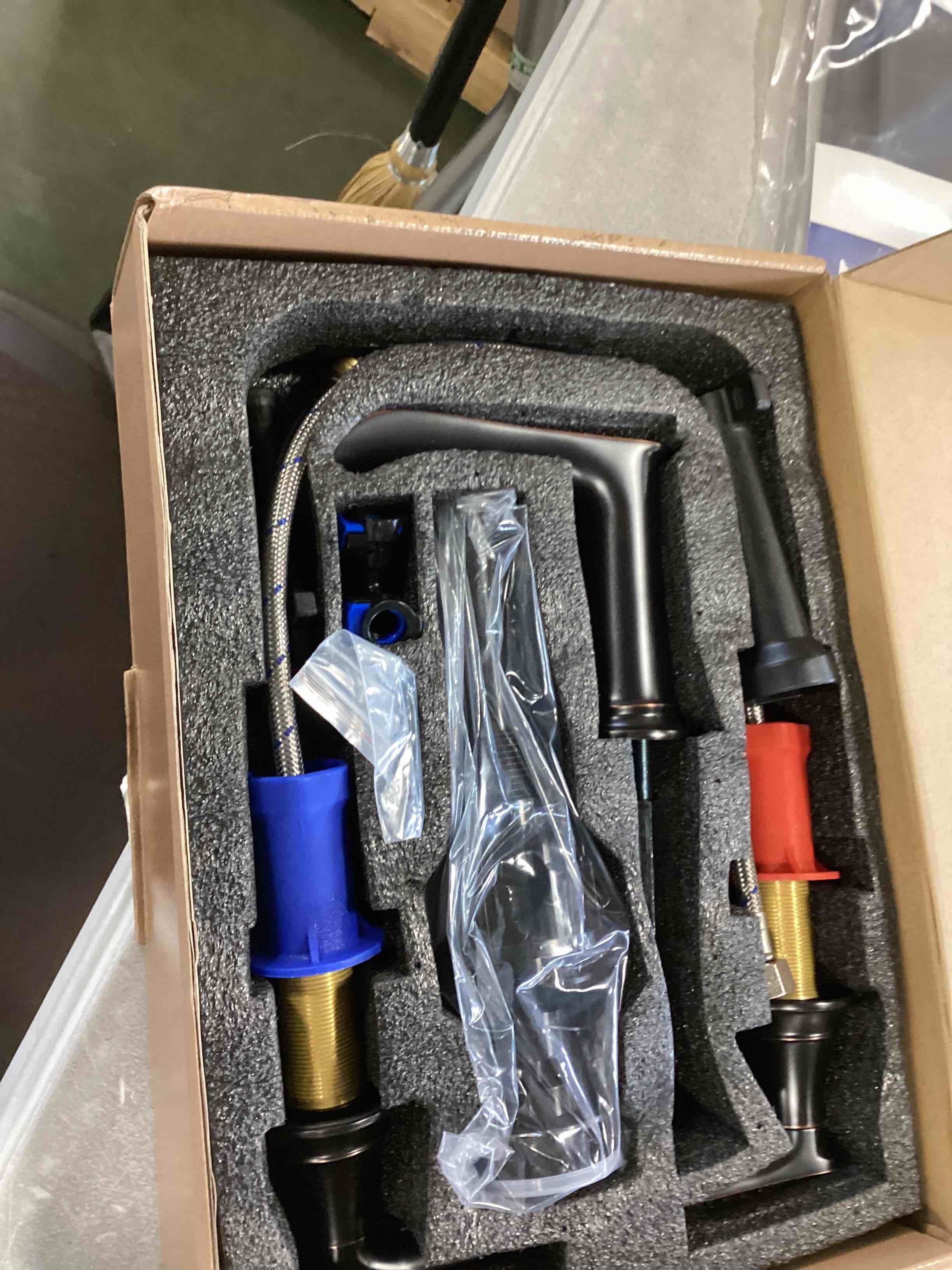 https://s3.amazonaws.com/lotting-images-prod/bidfta/RED6522846_1719416754339.jpeg