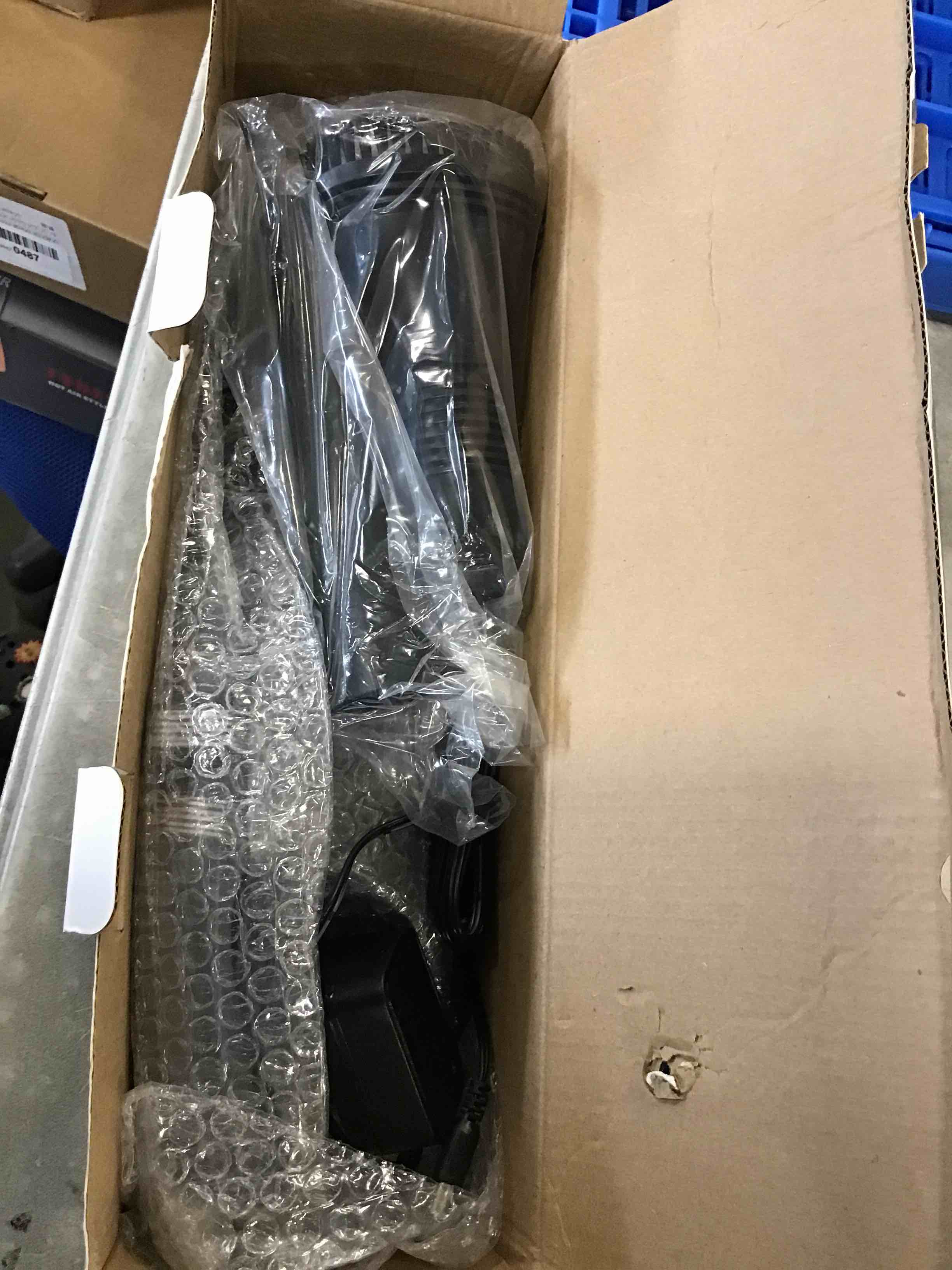https://s3.amazonaws.com/lotting-images-prod/bidfta/RED6523442_1720016891510.jpeg