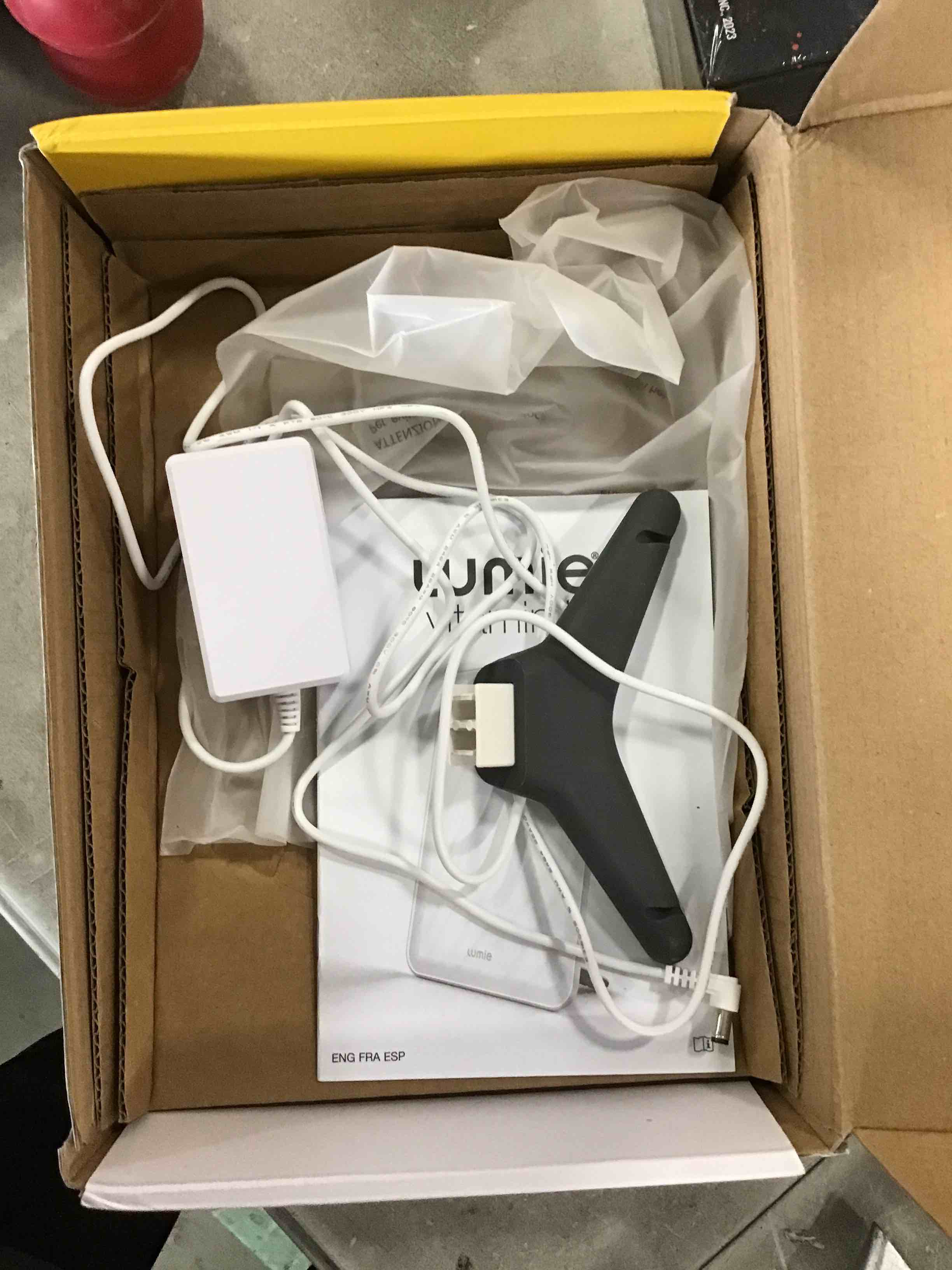 https://s3.amazonaws.com/lotting-images-prod/bidfta/RED6523847_1720440427859.jpeg