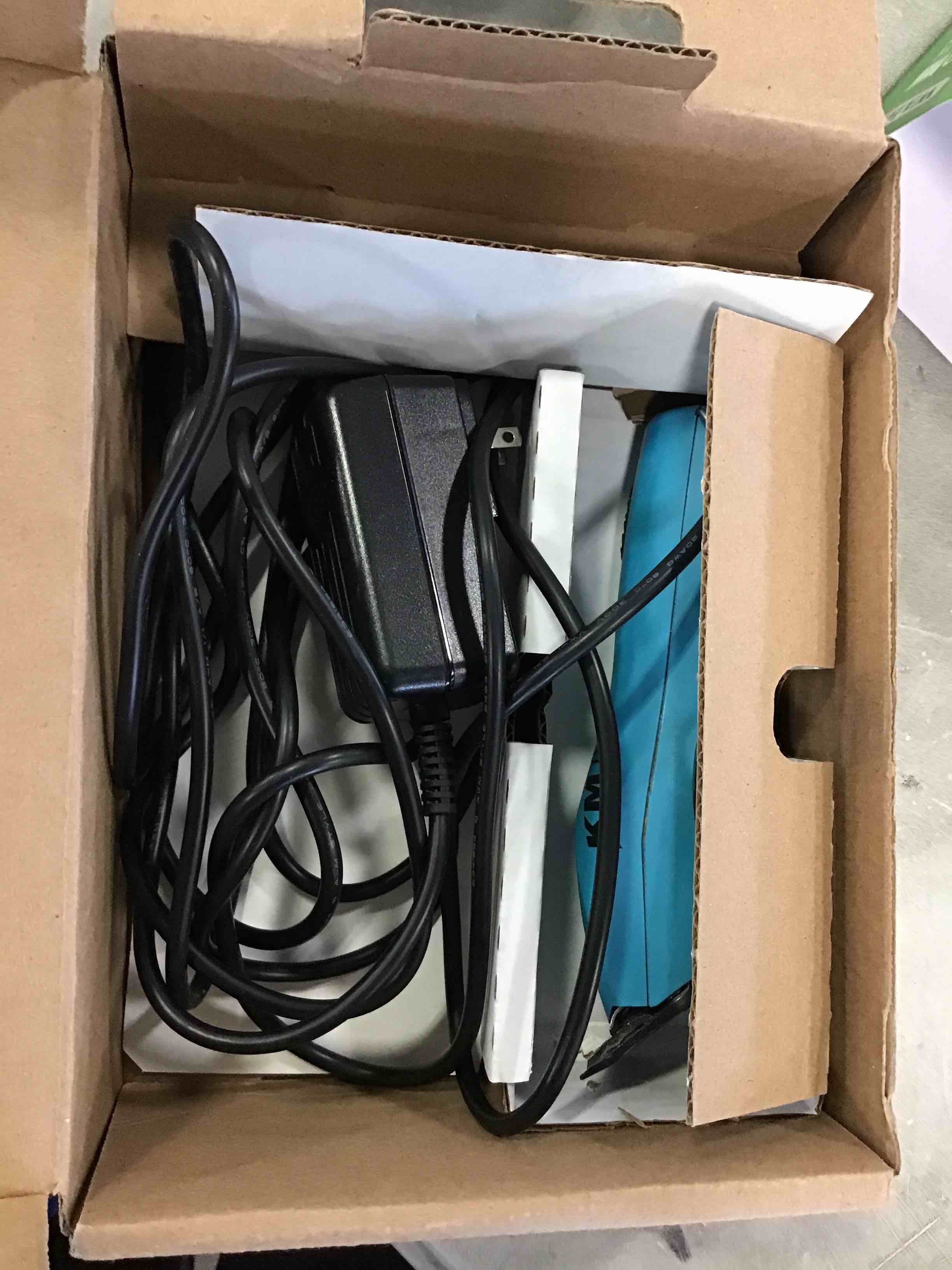 https://s3.amazonaws.com/lotting-images-prod/bidfta/RED6523897_1720449446423.jpeg