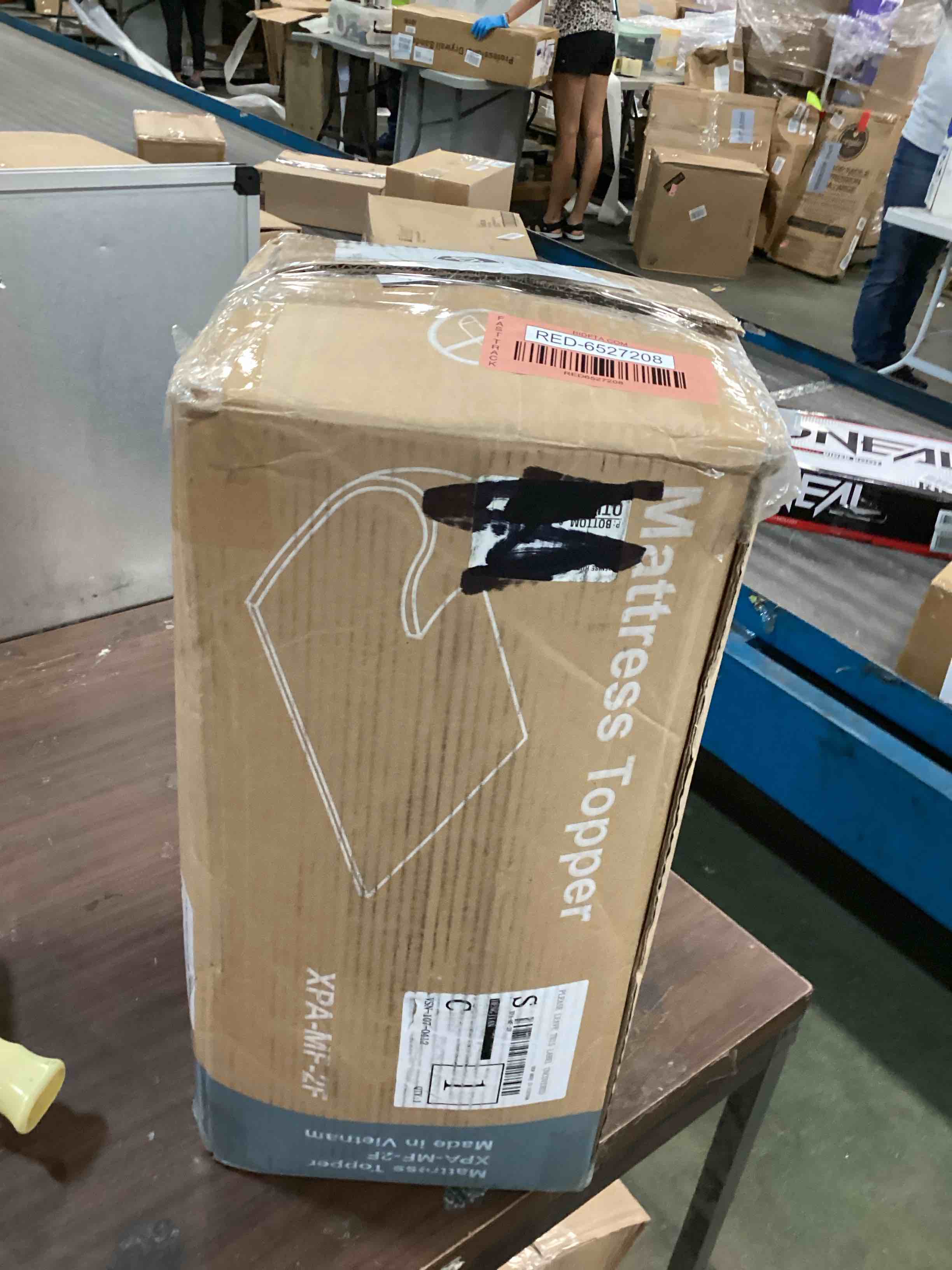 https://s3.amazonaws.com/lotting-images-prod/bidfta/RED6527208_1721222353540.jpeg