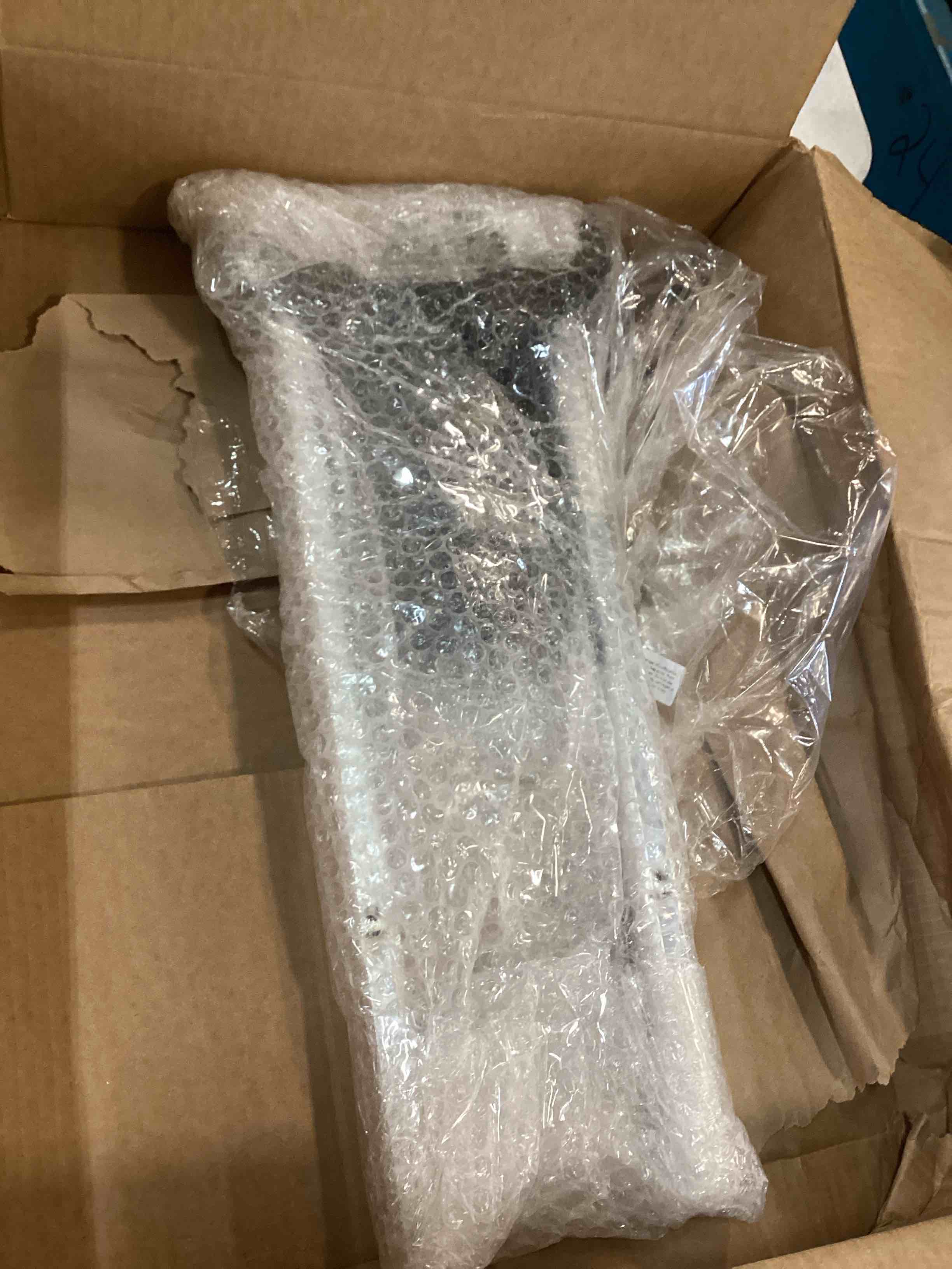 https://s3.amazonaws.com/lotting-images-prod/bidfta/RED6528243_1721404450317.jpeg