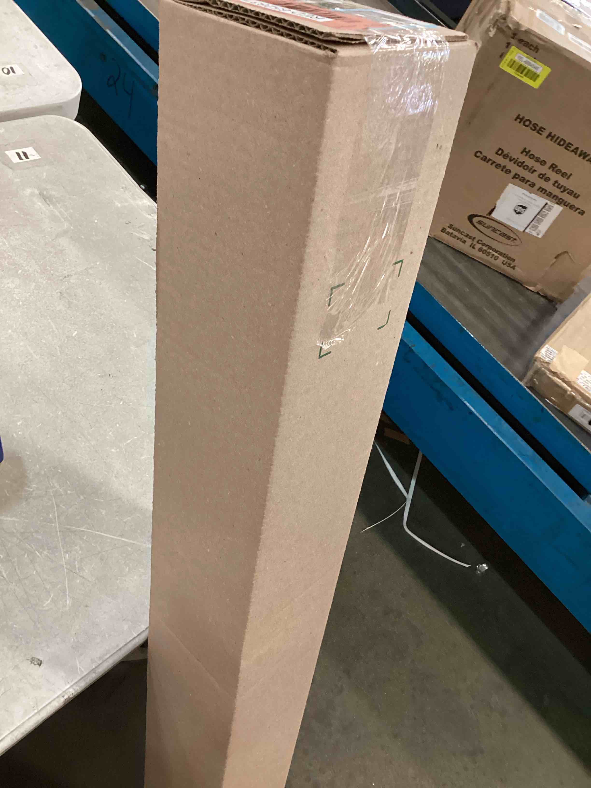 https://s3.amazonaws.com/lotting-images-prod/bidfta/RED6528310_1721417309717.jpeg