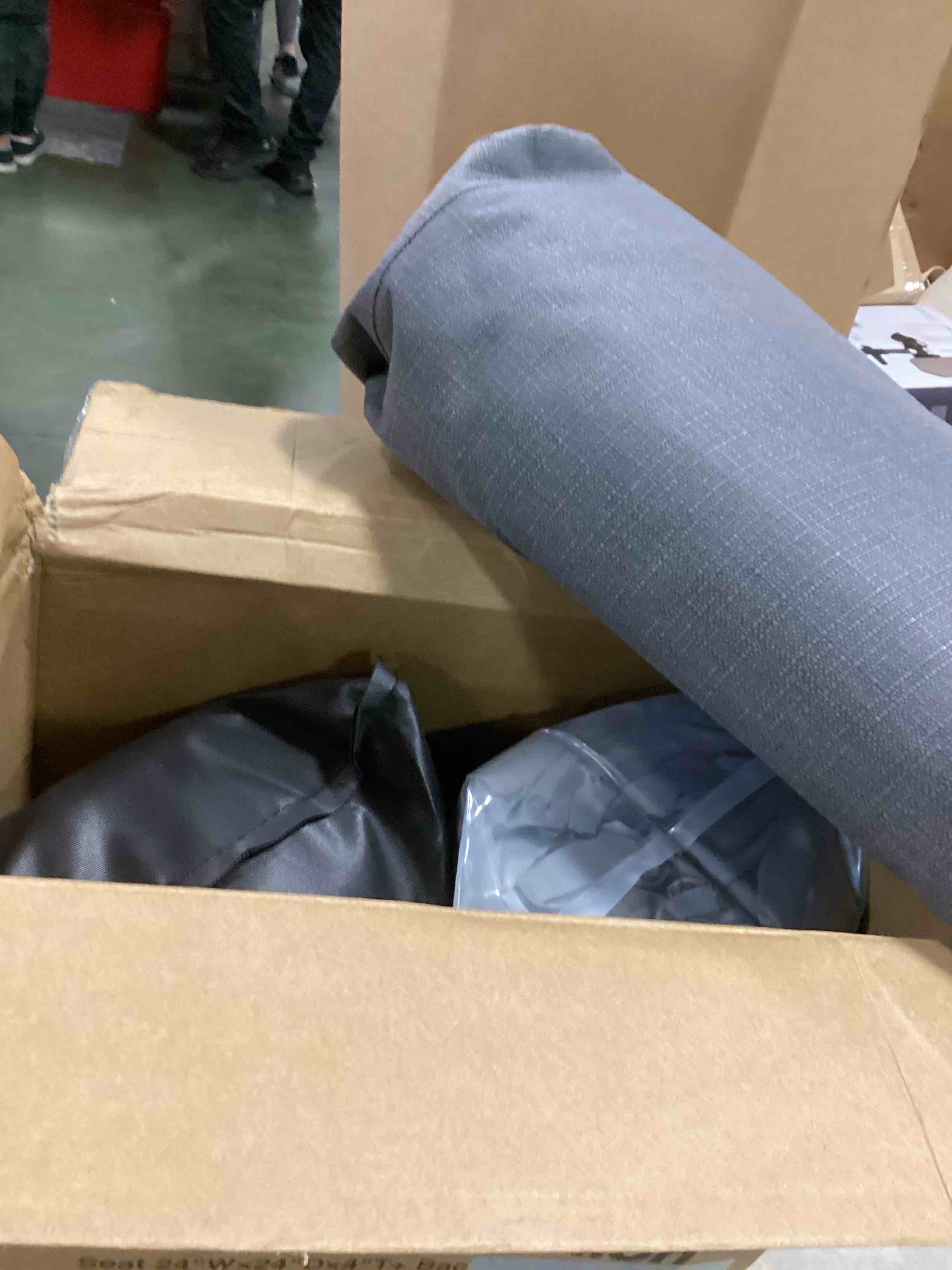 https://s3.amazonaws.com/lotting-images-prod/bidfta/RED6528962_1719318864963.jpeg