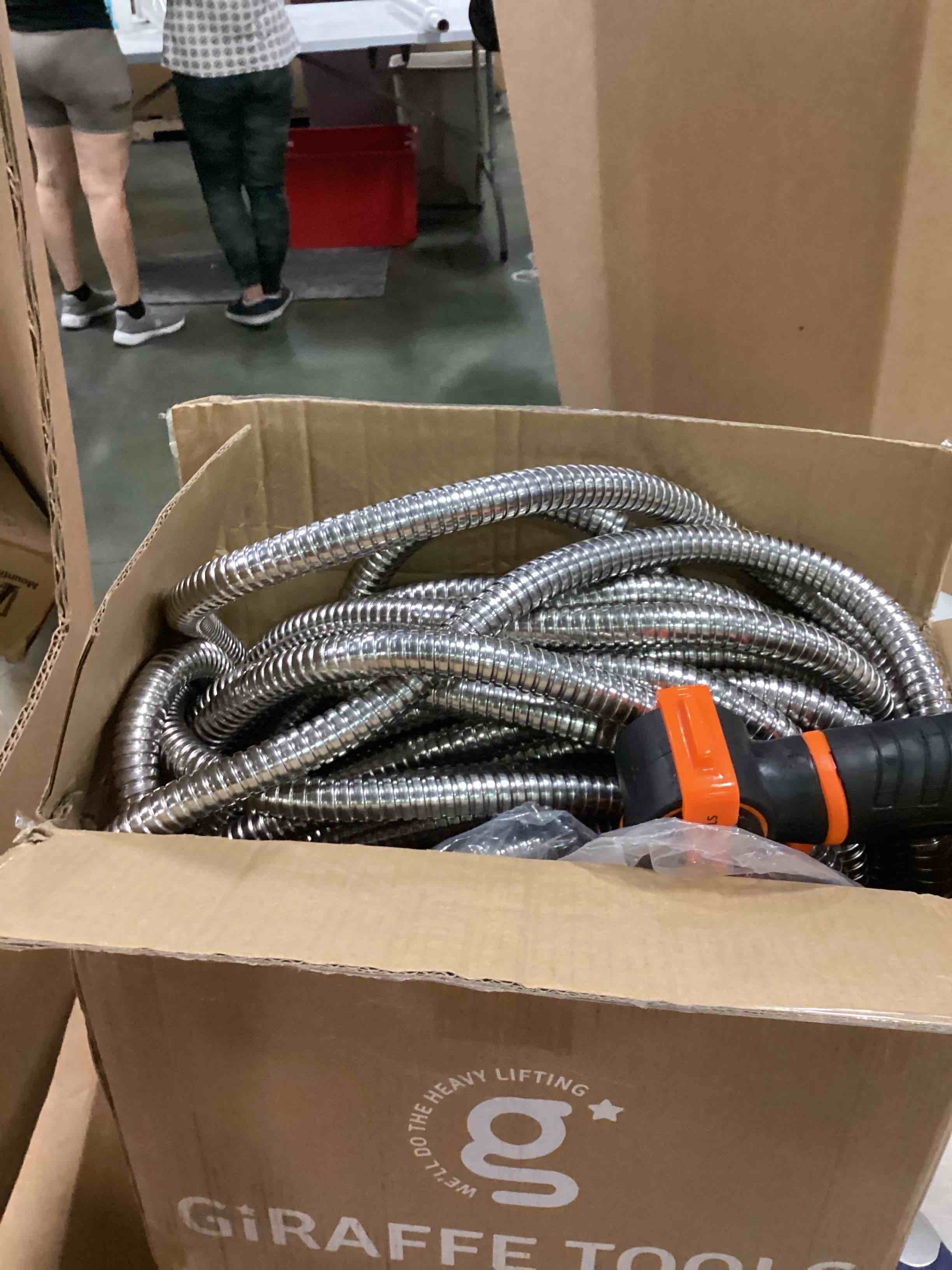 https://s3.amazonaws.com/lotting-images-prod/bidfta/RED6528968_1719319007150.jpeg