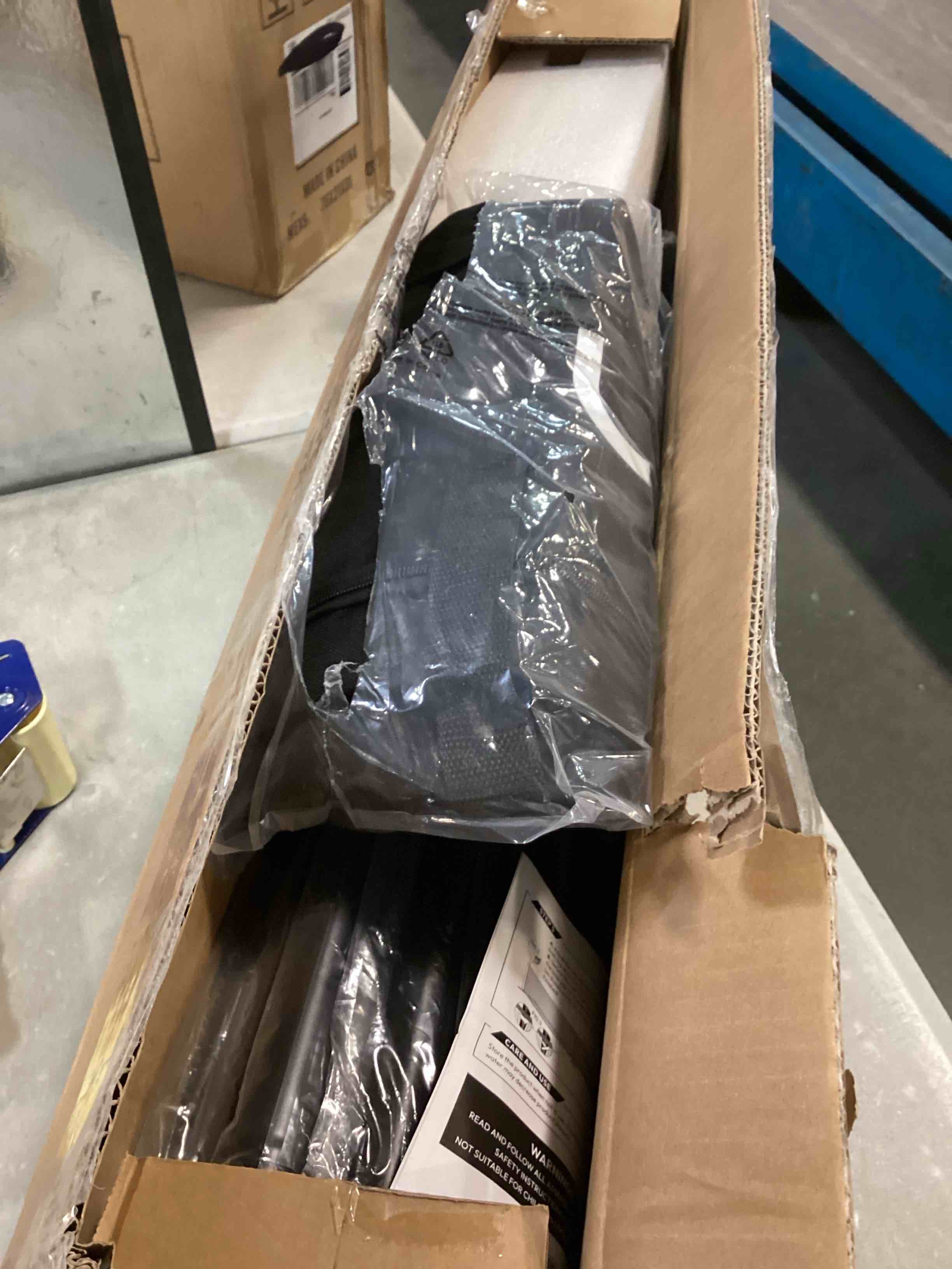 https://s3.amazonaws.com/lotting-images-prod/bidfta/RED6531187_1719586289418.jpeg