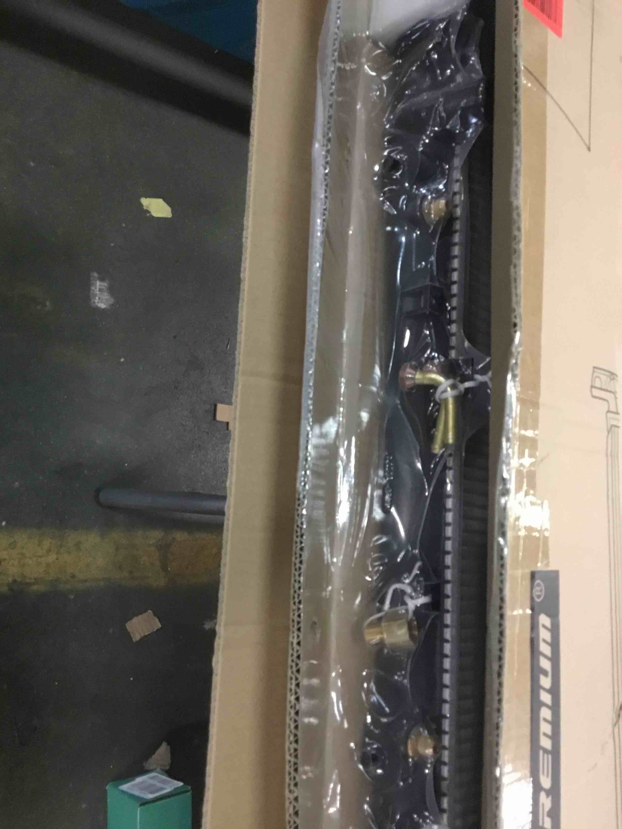 https://s3.amazonaws.com/lotting-images-prod/bidfta/RED6532031_1719426235192.jpeg