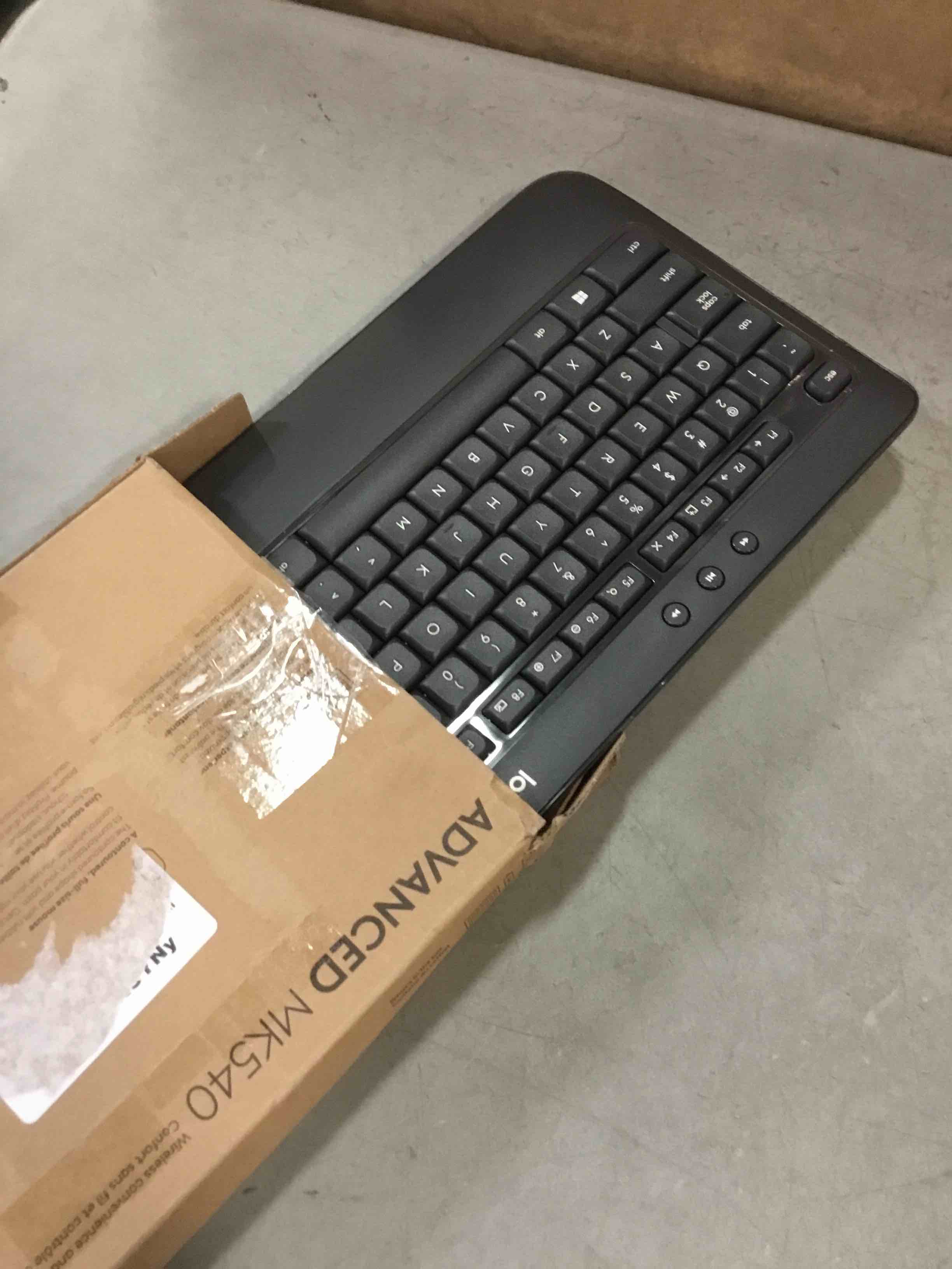 https://s3.amazonaws.com/lotting-images-prod/bidfta/RED6532568_1719589826333.jpeg