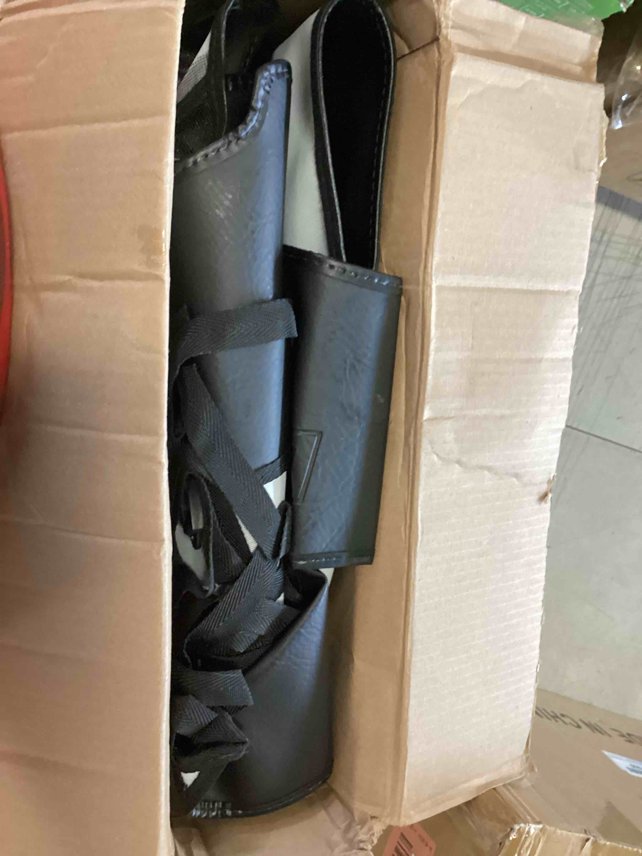 https://s3.amazonaws.com/lotting-images-prod/bidfta/RED6533702_1719327619124.jpeg